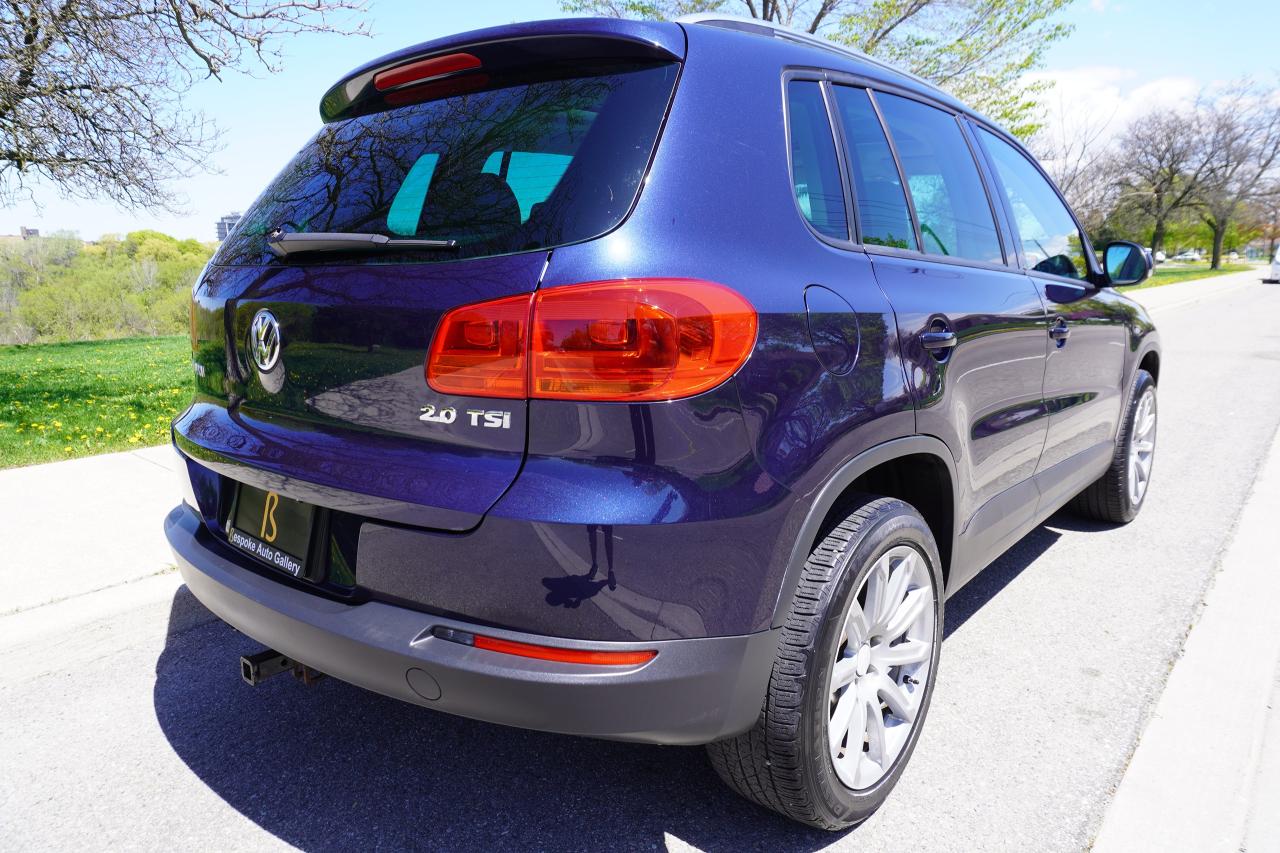 2012 Volkswagen Tiguan 6 SPD / LEATHER / PANOROOF / NO ACCIDENTS / LOCAL - Photo #4