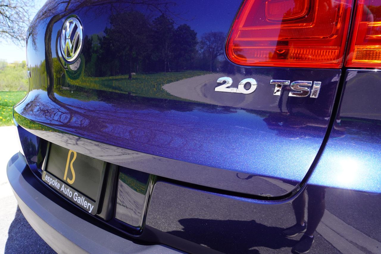 2012 Volkswagen Tiguan 6 SPD / LEATHER / PANOROOF / NO ACCIDENTS / LOCAL - Photo #22