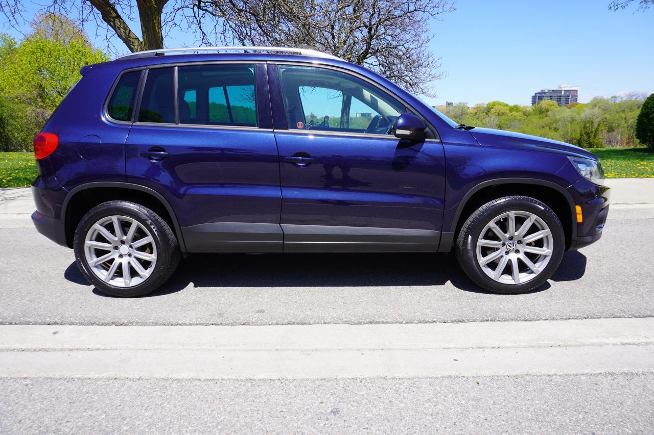 2012 Volkswagen Tiguan 6 SPD / LEATHER / PANOROOF / NO ACCIDENTS / LOCAL Photo4