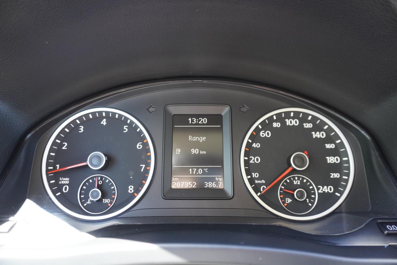 2012 Volkswagen Tiguan 6 SPD / LEATHER / PANOROOF / NO ACCIDENTS / LOCAL - Photo #13
