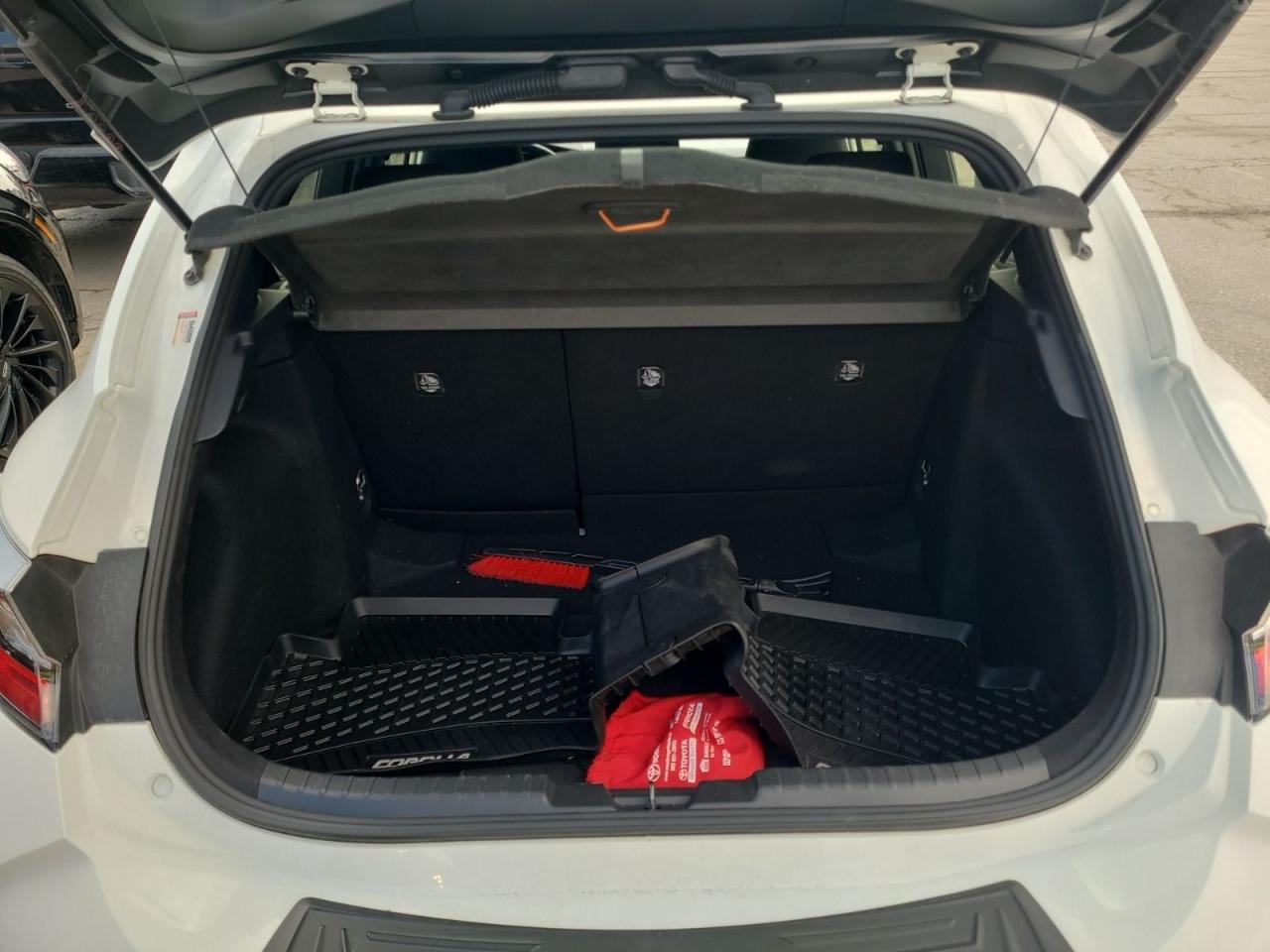 2022 Toyota Corolla /HATCH/WAGON SE - Photo #3