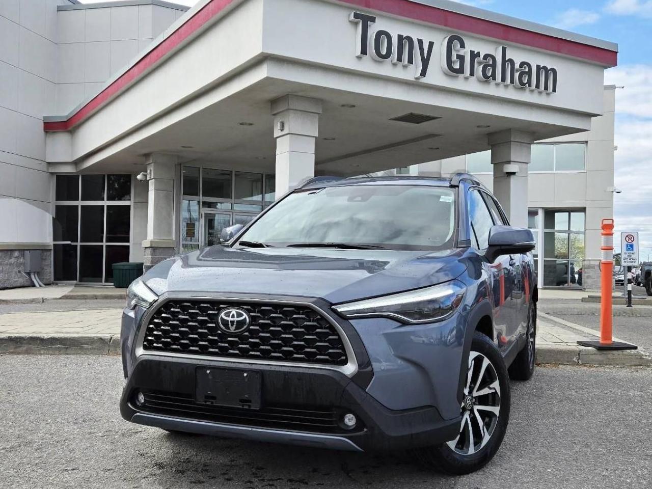 Used 2022 Toyota Corolla Cross XLE for sale in Ottawa, ON
