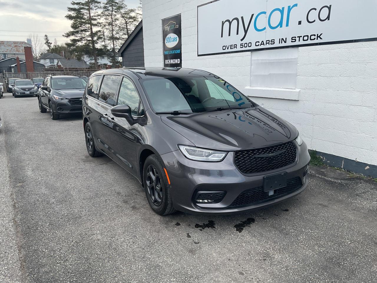 Used 2022 Chrysler Pacifica Hybrid Touring-L 3.6L TOURING L!!!!  HEATED SEATS. LEATHER. NAV. BACKUP CAM. BLUETOOTH. A/C. CRUISE. PWR GROUP. PERFE for sale in Kingston, ON