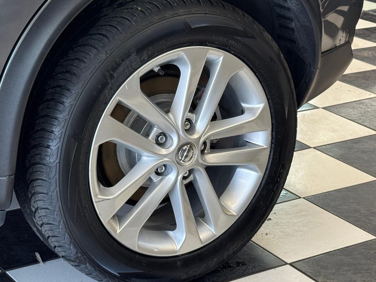 2015 Nissan Juke SV+New Tires+Brakes+Camera+A/C+5 SPEED MANUAL - Photo #45