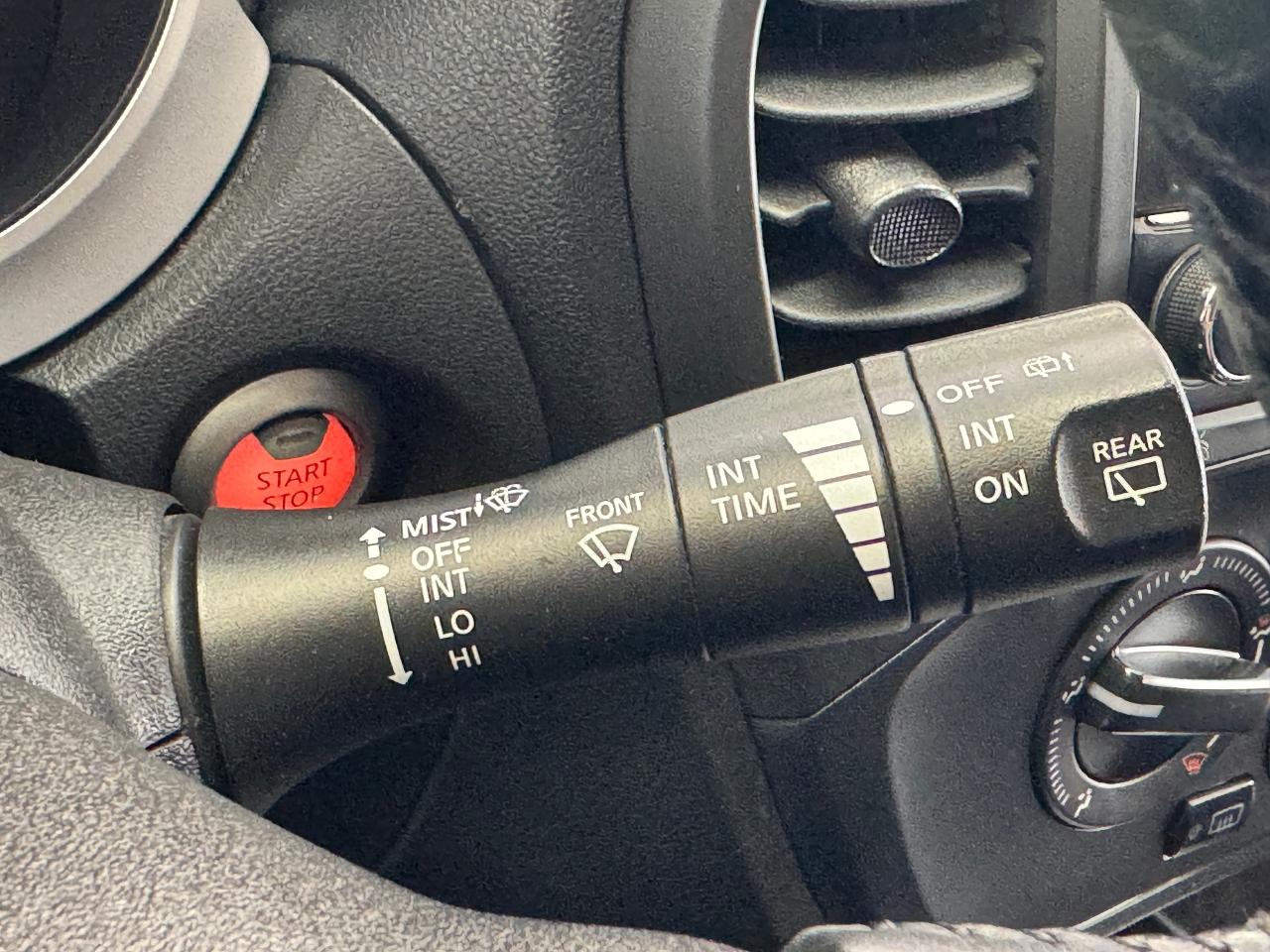2015 Nissan Juke SV+New Tires+Brakes+Camera+A/C+5 SPEED MANUAL Photo37