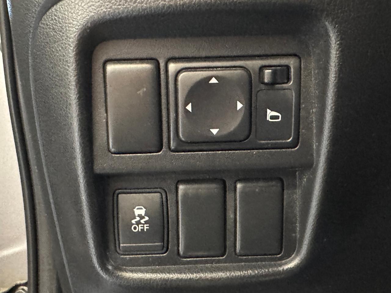 2015 Nissan Juke SV+New Tires+Brakes+Camera+A/C+5 SPEED MANUAL - Photo #41