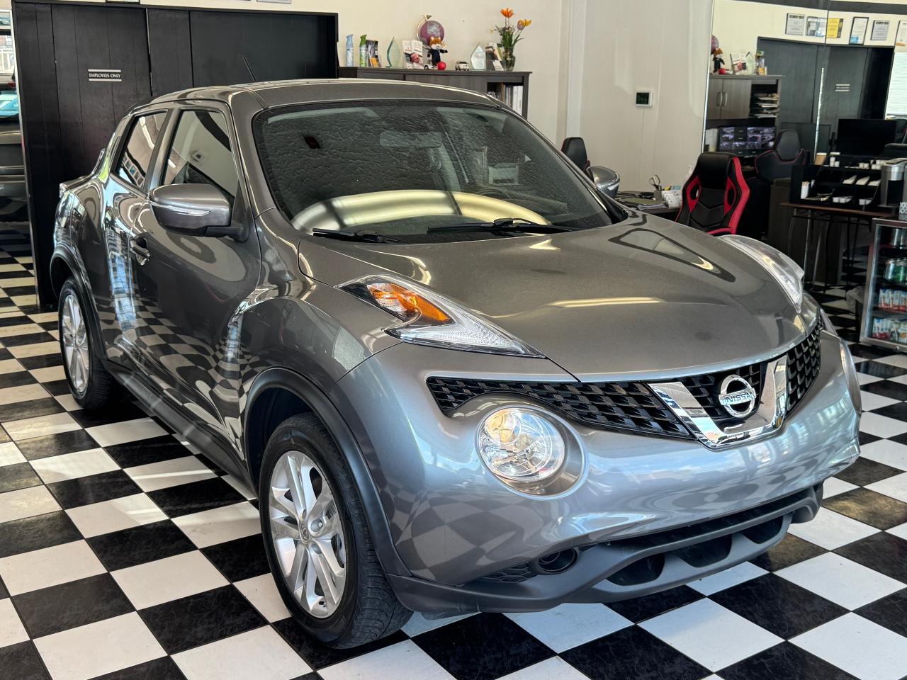 2015 Nissan Juke SV+New Tires+Brakes+Camera+A/C+5 SPEED MANUAL - Photo #7