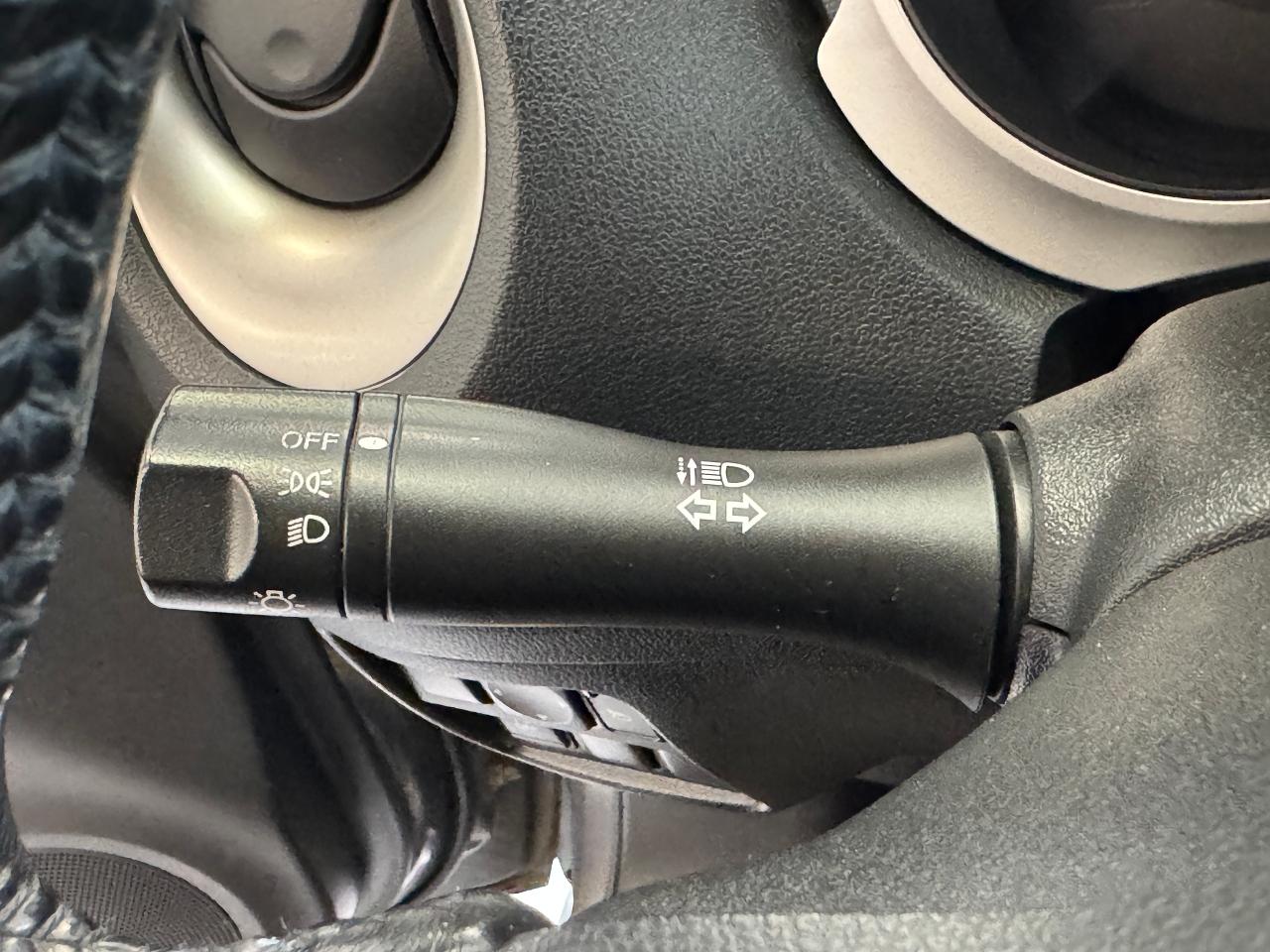 2015 Nissan Juke SV+New Tires+Brakes+Camera+A/C+5 SPEED MANUAL - Photo #38