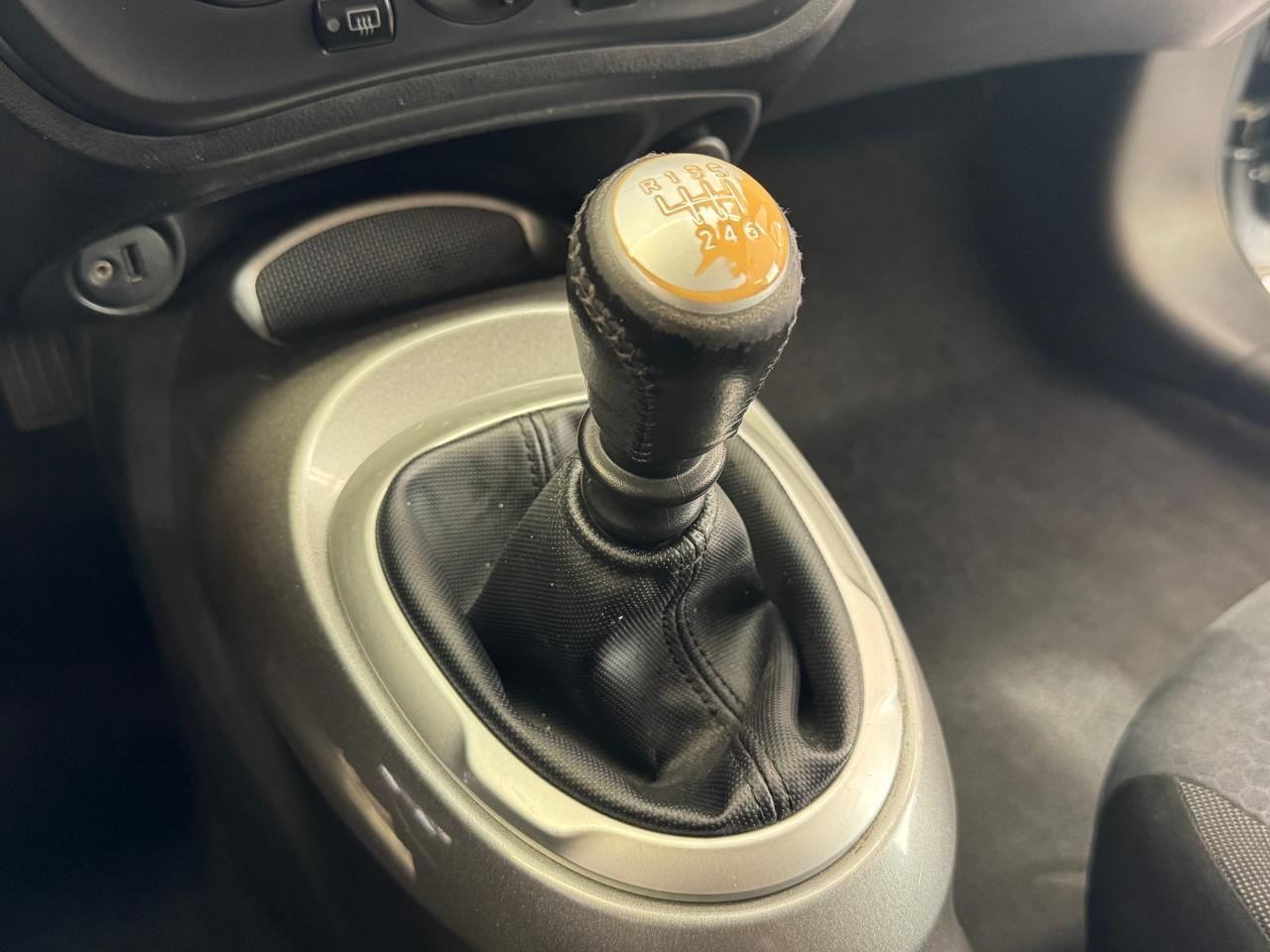 2015 Nissan Juke SV+New Tires+Brakes+Camera+A/C+5 SPEED MANUAL - Photo #30