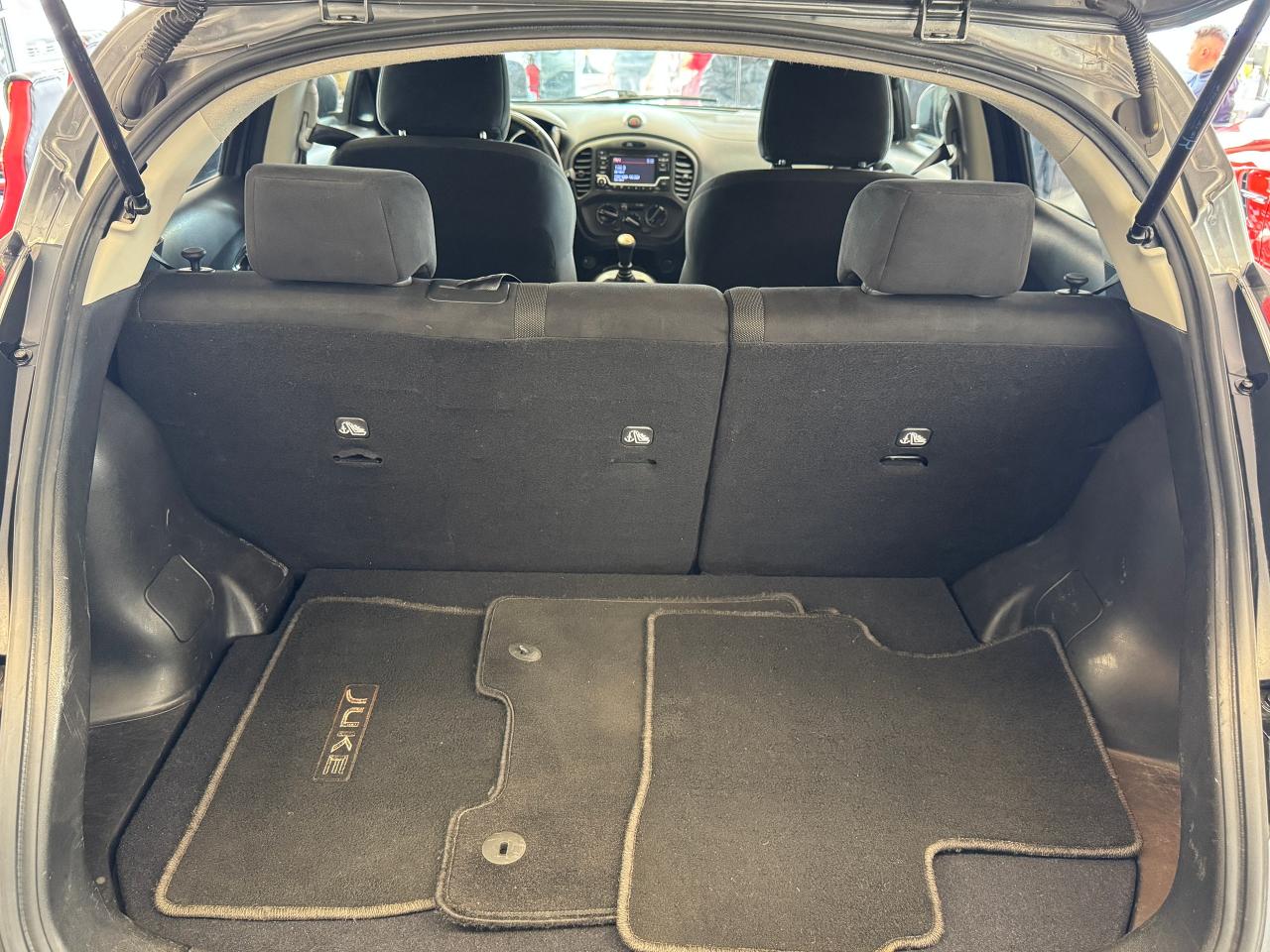 2015 Nissan Juke SV+New Tires+Brakes+Camera+A/C+5 SPEED MANUAL Photo25