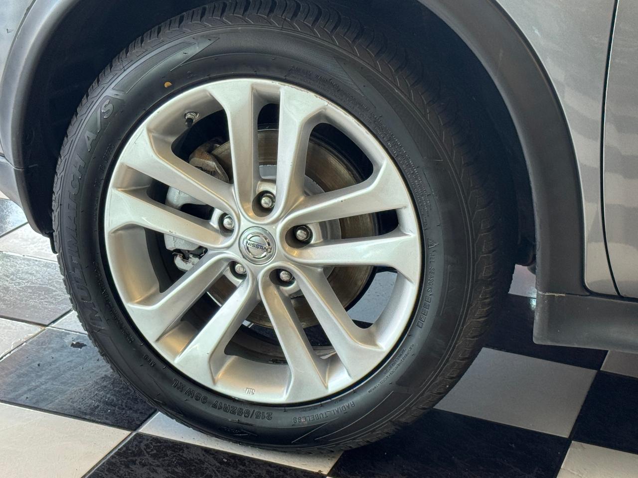 2015 Nissan Juke SV+New Tires+Brakes+Camera+A/C+5 SPEED MANUAL Photo44