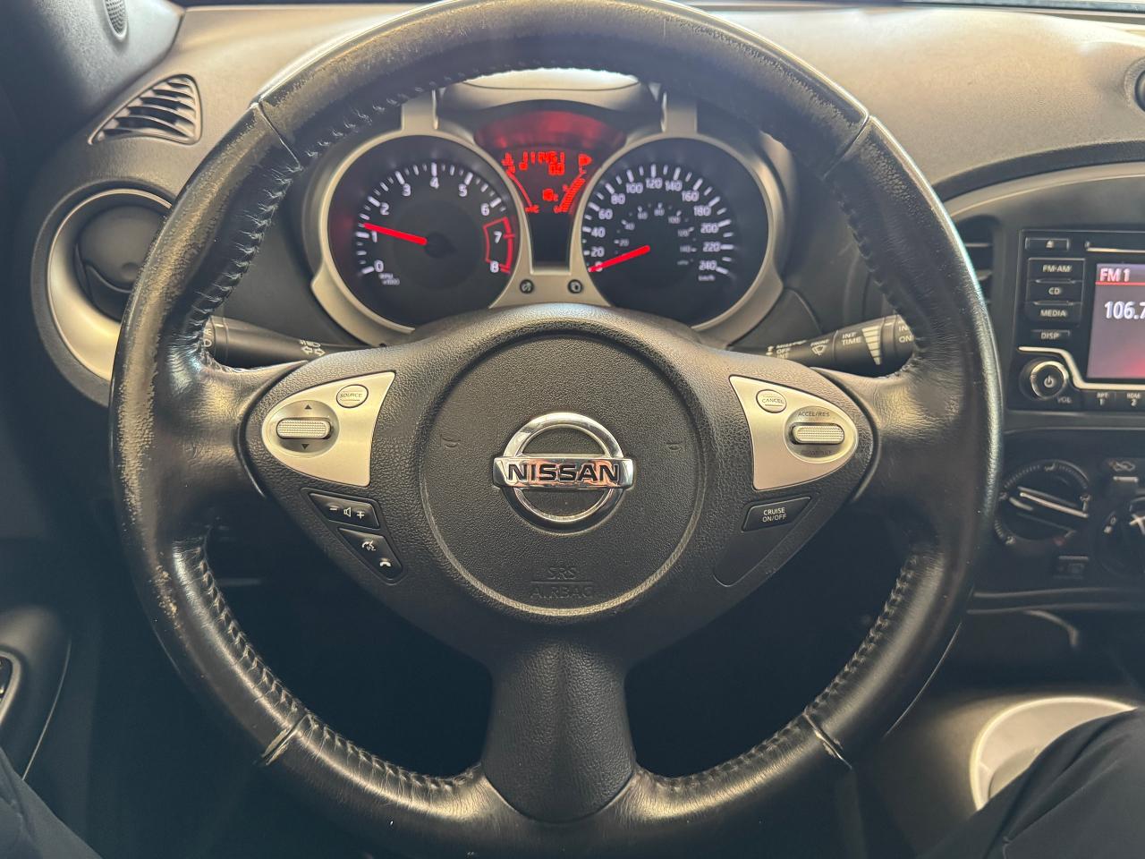 2015 Nissan Juke SV+New Tires+Brakes+Camera+A/C+5 SPEED MANUAL Photo10