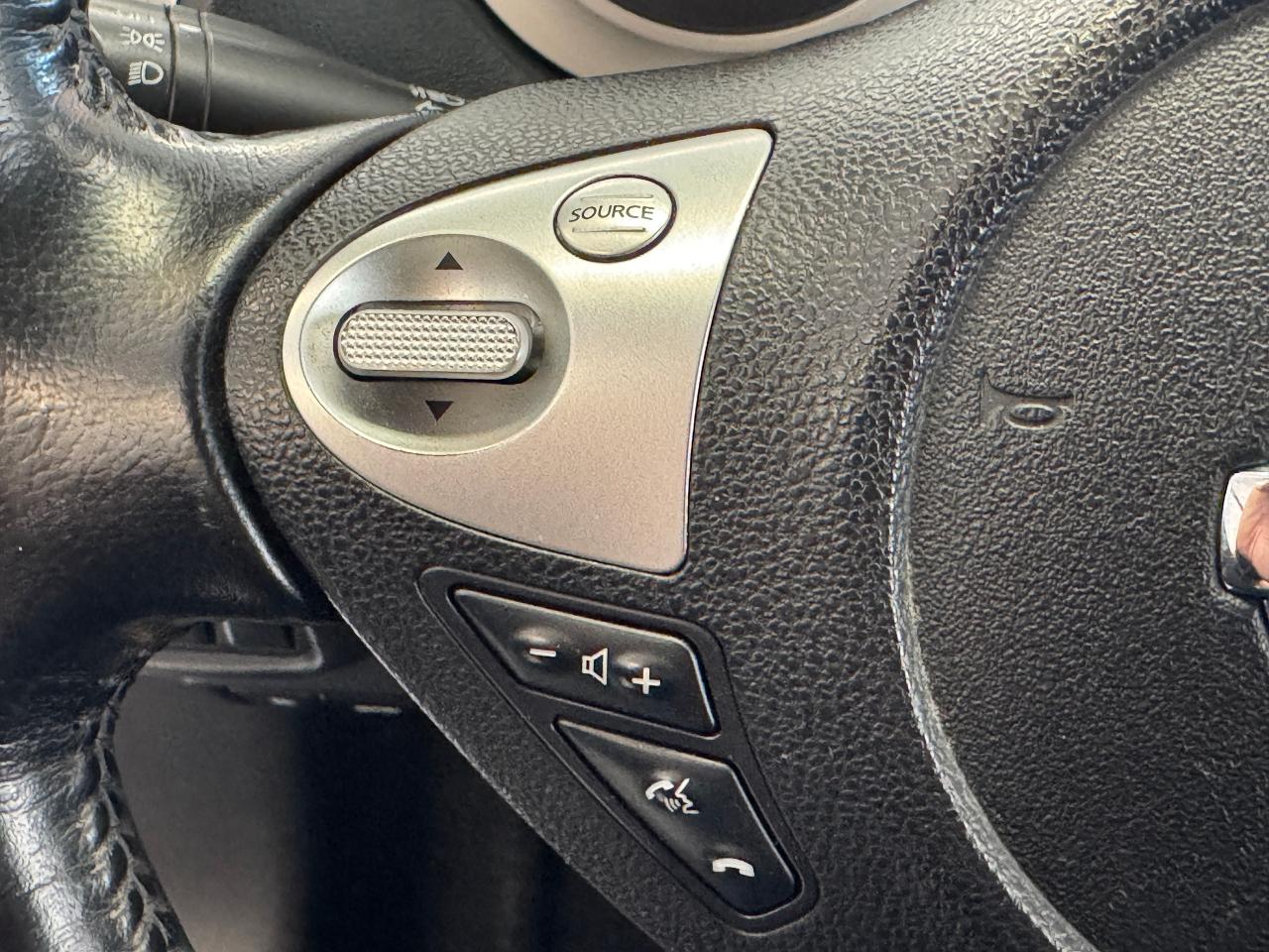 2015 Nissan Juke SV+New Tires+Brakes+Camera+A/C+5 SPEED MANUAL Photo95