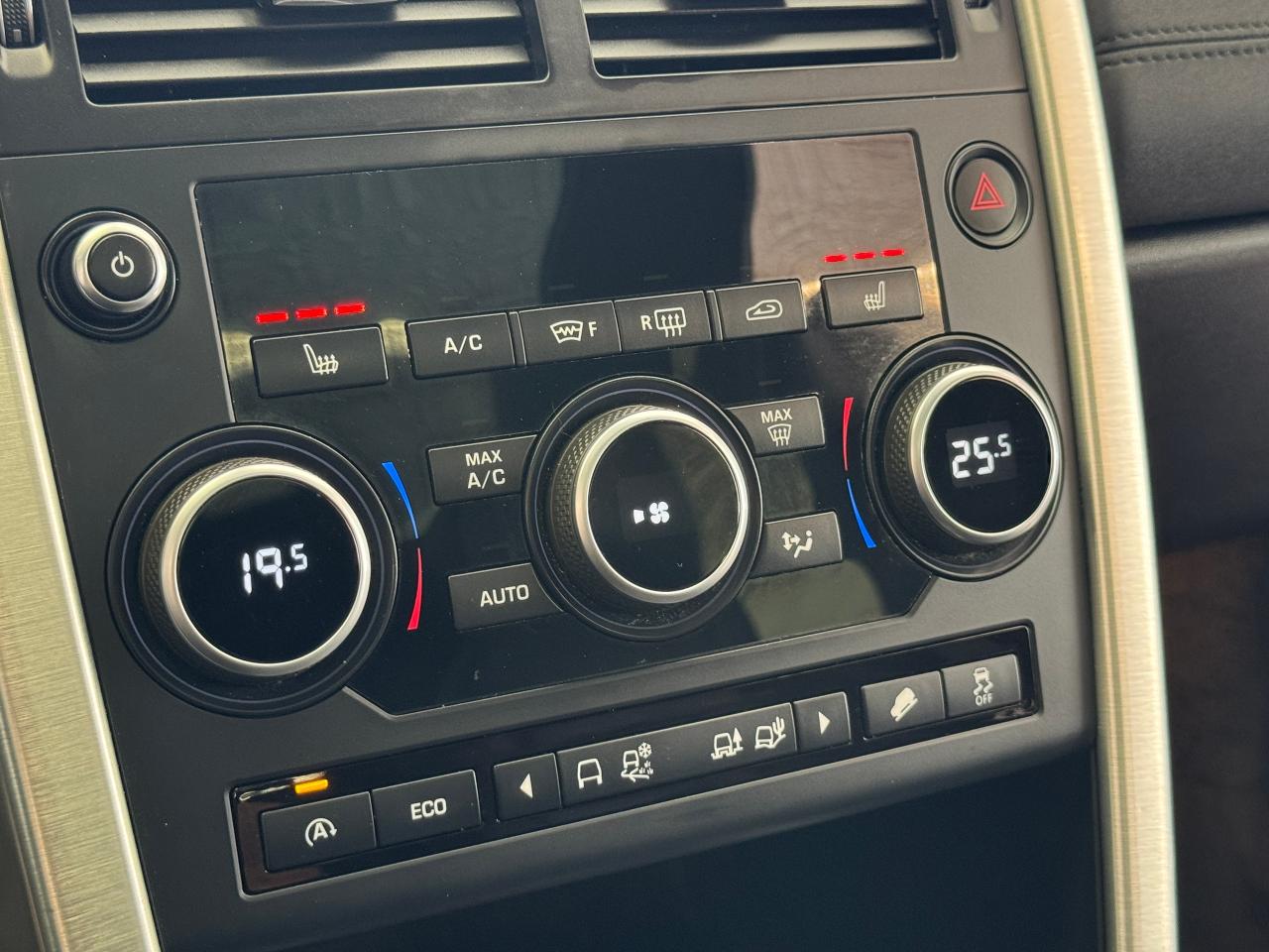 2016 Land Rover Discovery Sport 4WD HSE+Roof+Camera+GPS+Heated Seats+Accident FREE - Photo #35