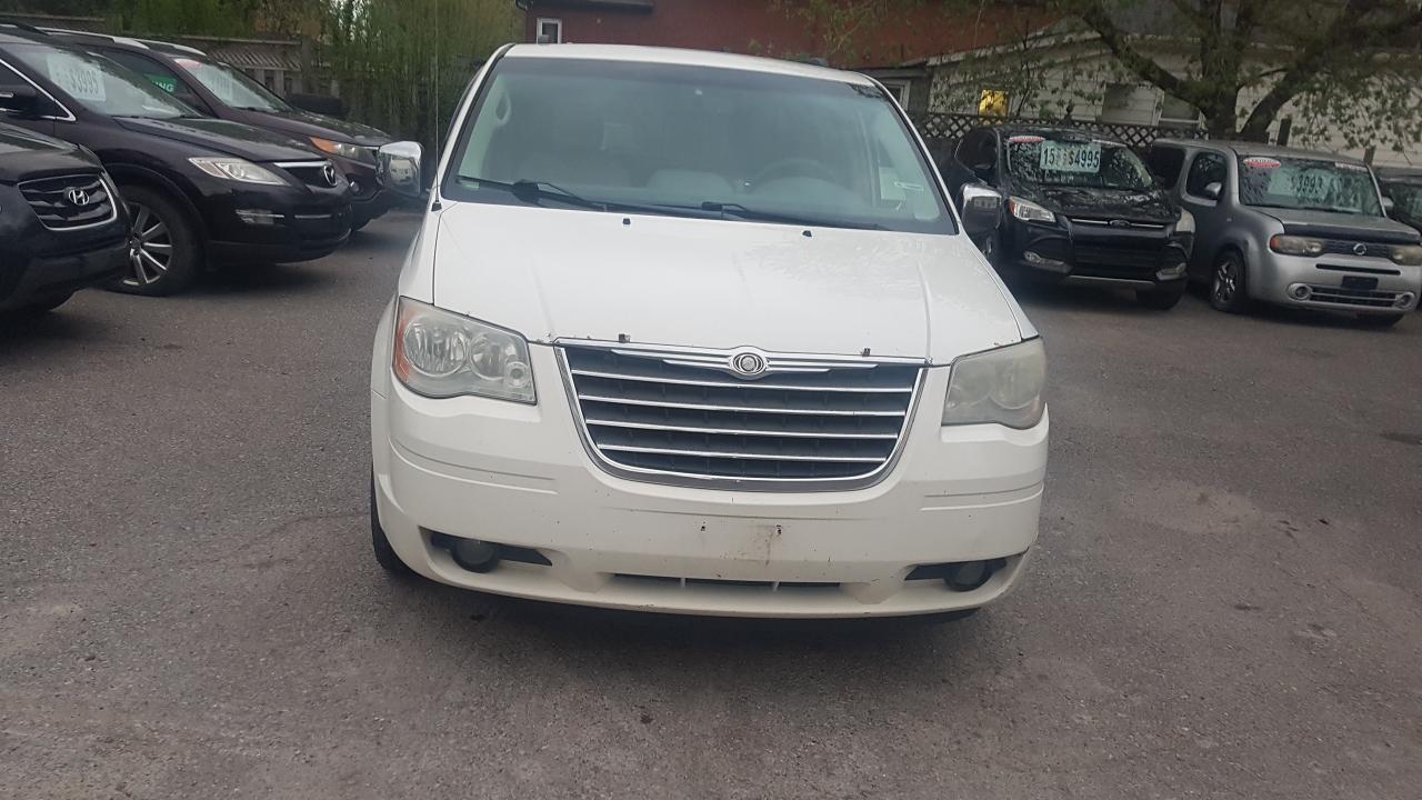 2009 Chrysler Town & Country TOURING - Photo #3