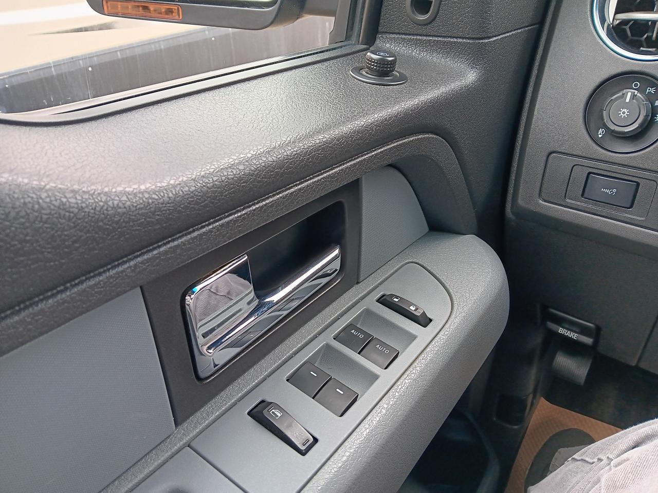 2014 Ford F-150 XLT, Supercab 4x4, 3.7 liter Tow Package Pwr Seat - Photo #23