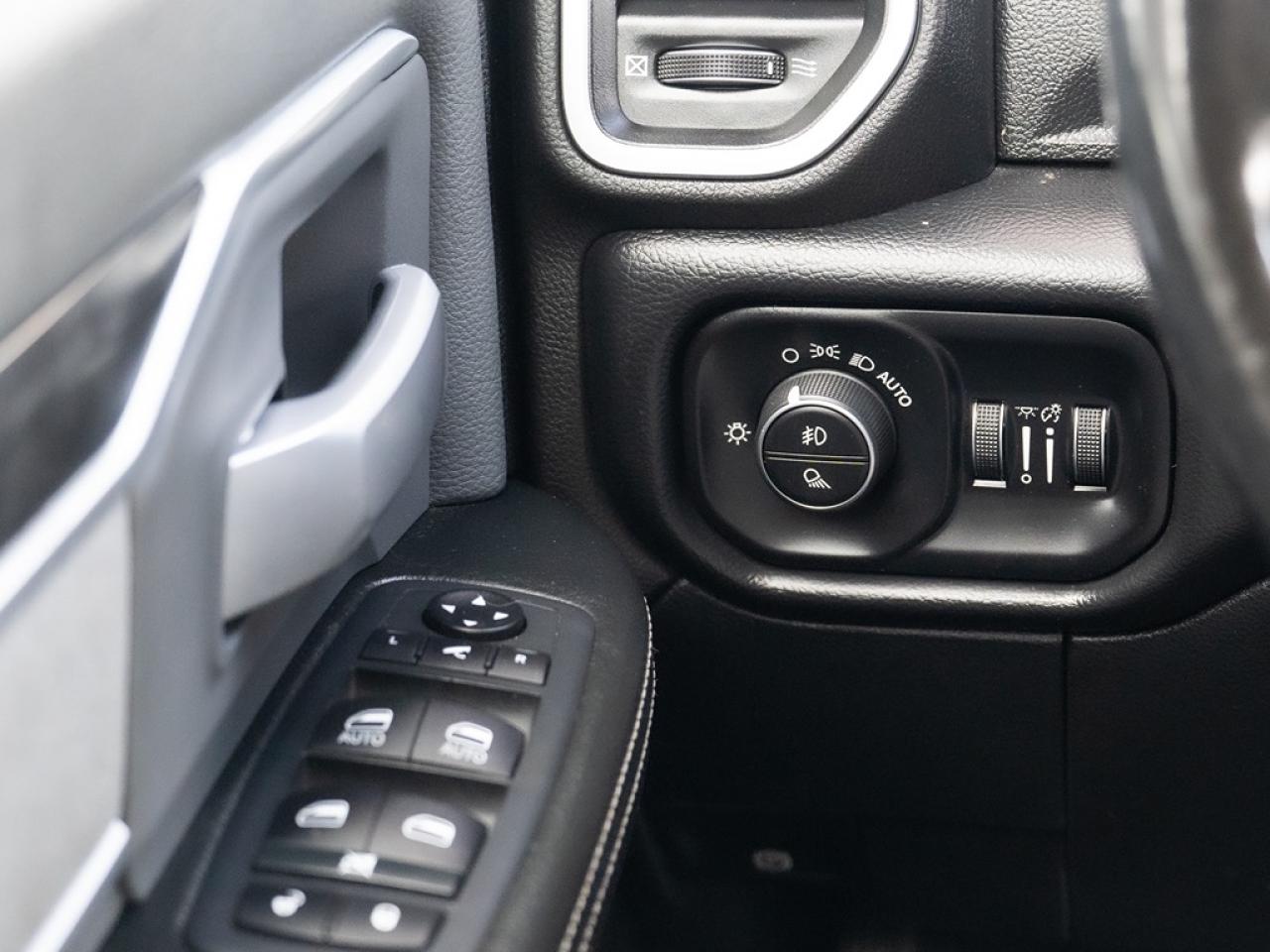 2020 RAM 3500 Big Horn DIESEL 4X4 Photo11