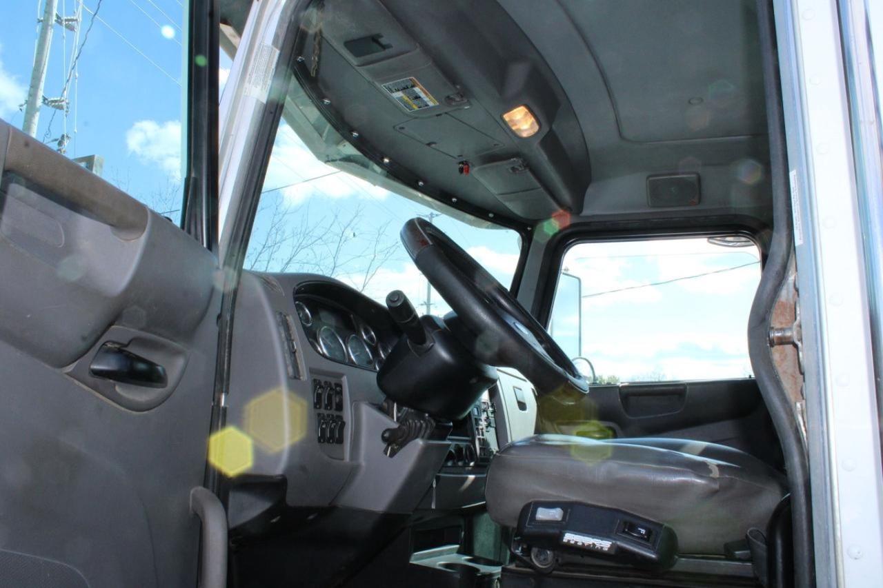 2018 PETERBILT 337 CAB CHASIS - Photo #64