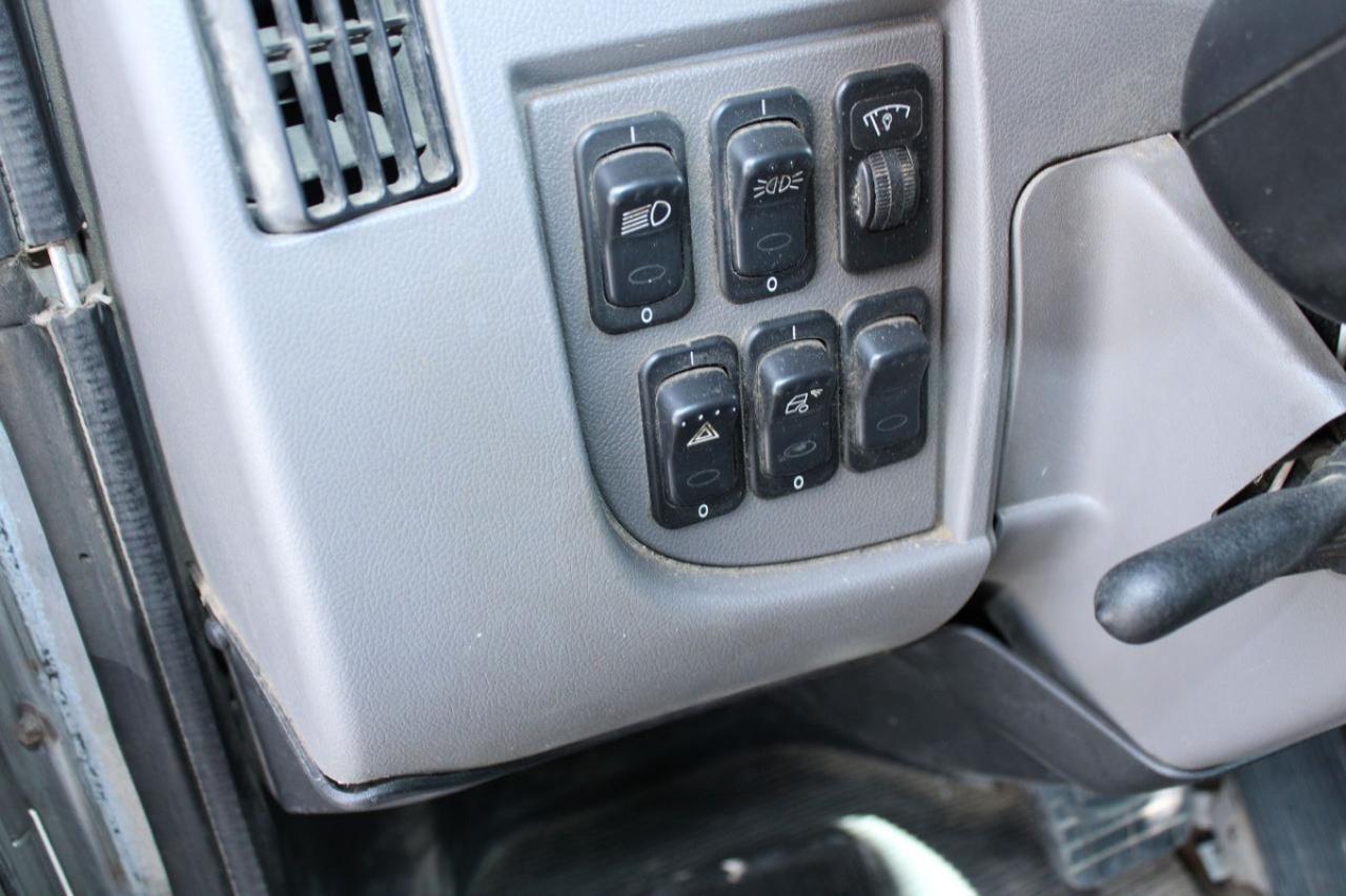2018 PETERBILT 337 CAB CHASIS - Photo #62