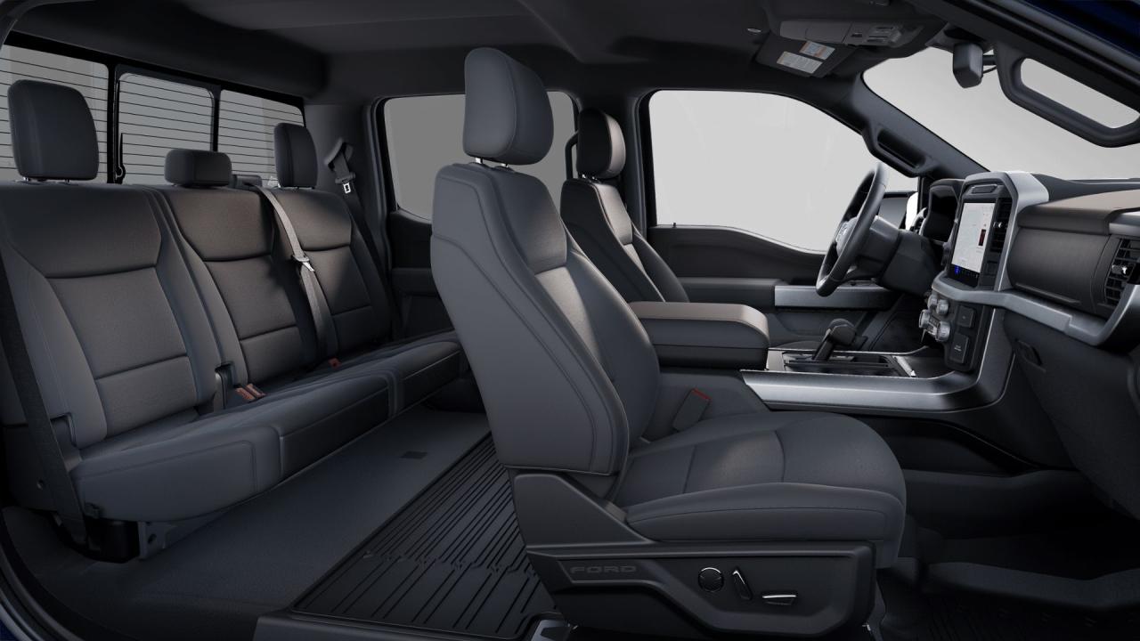 2025 Ford F-150 XLT 4WD SuperCrew 5.5' Box Photo5