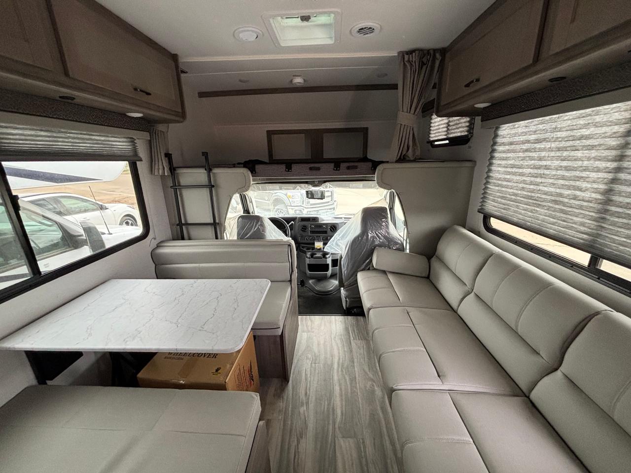 2025 Gulfstream Conquest 6220LE Photo4