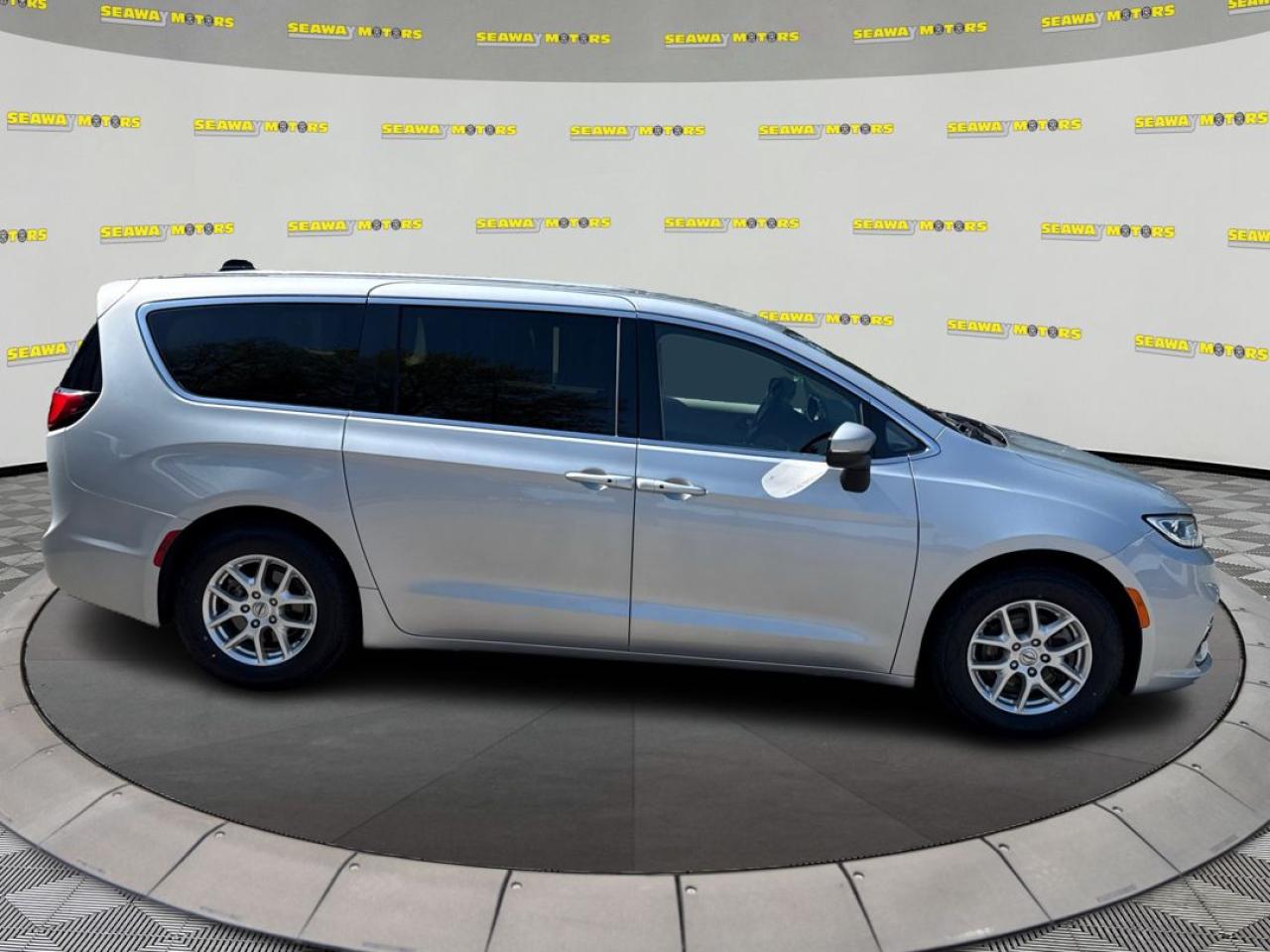 2023 Chrysler Pacifica Touring L - Photo #2