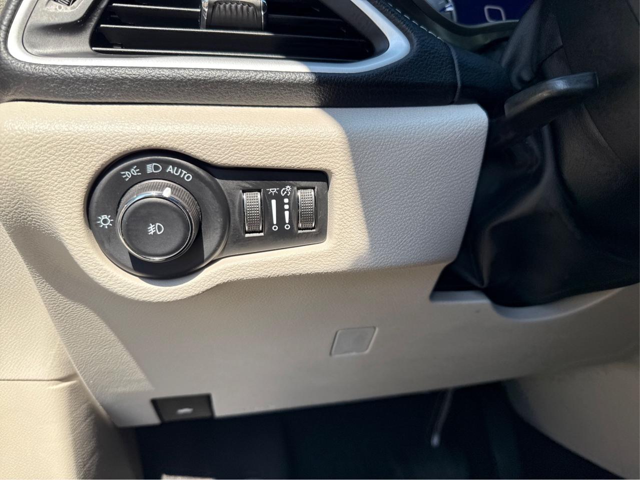 2023 Chrysler Pacifica Touring L - Photo #16