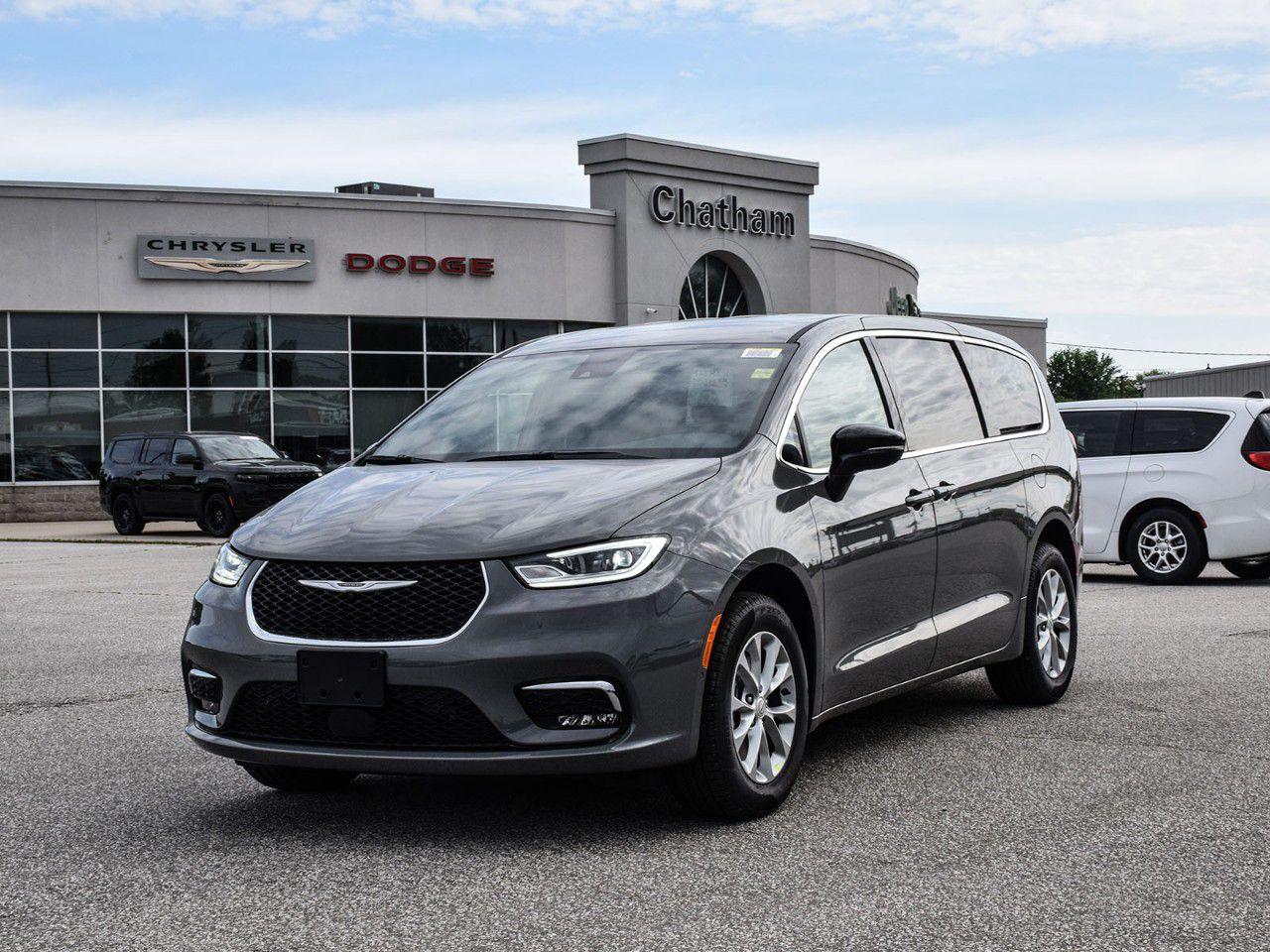 New 2025 Chrysler Pacifica Select AWD for sale in Chatham, ON