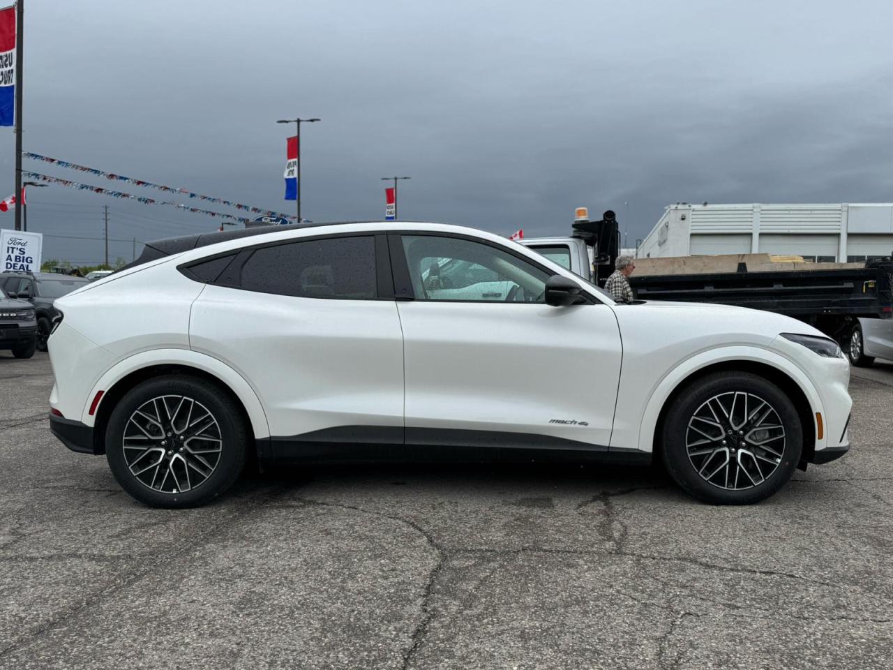 2025 Ford Mustang Mach-E Premium Photo3