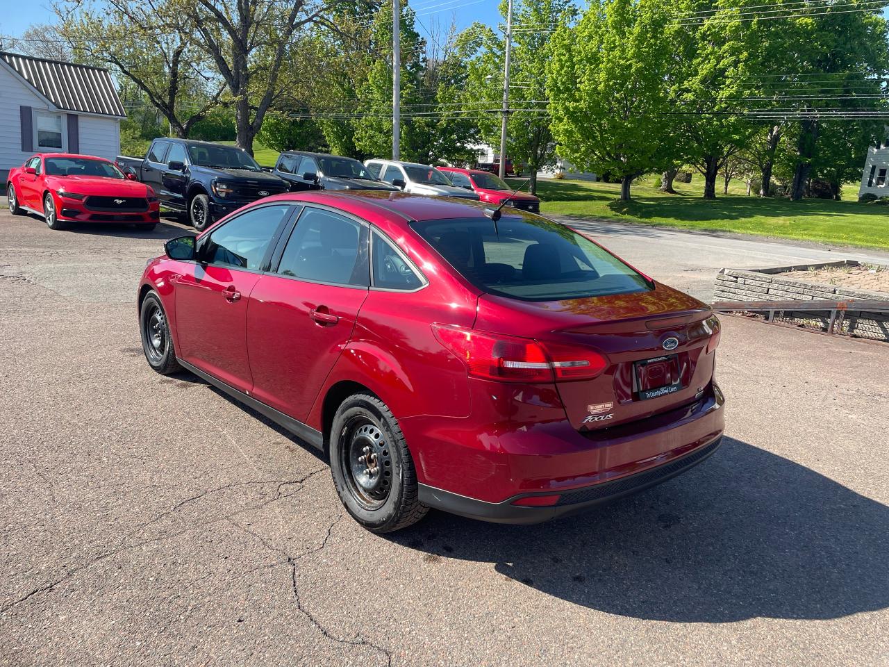 2017 Ford Focus SE Photo4