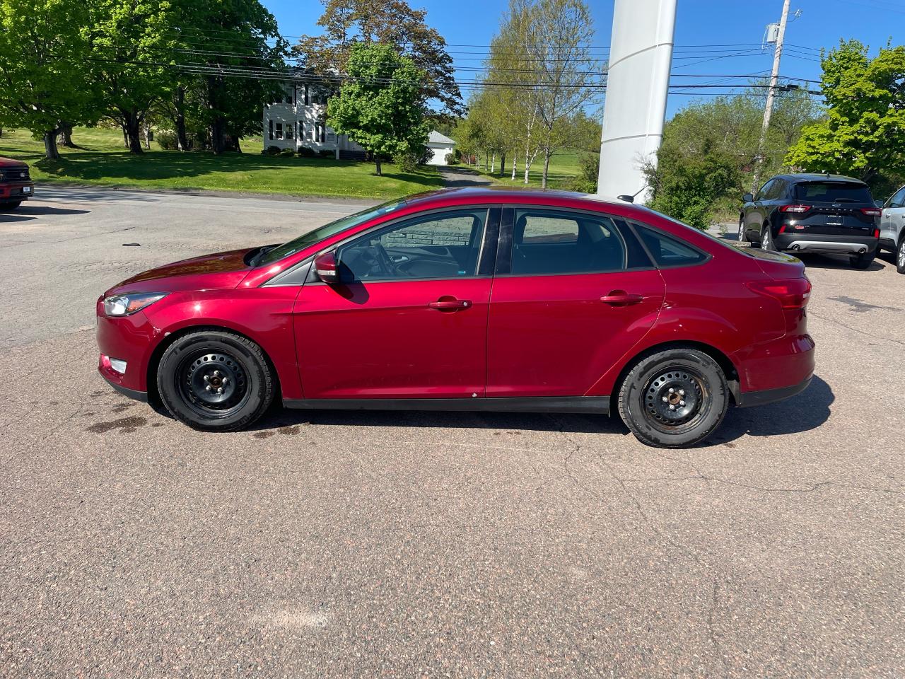2017 Ford Focus SE Photo3