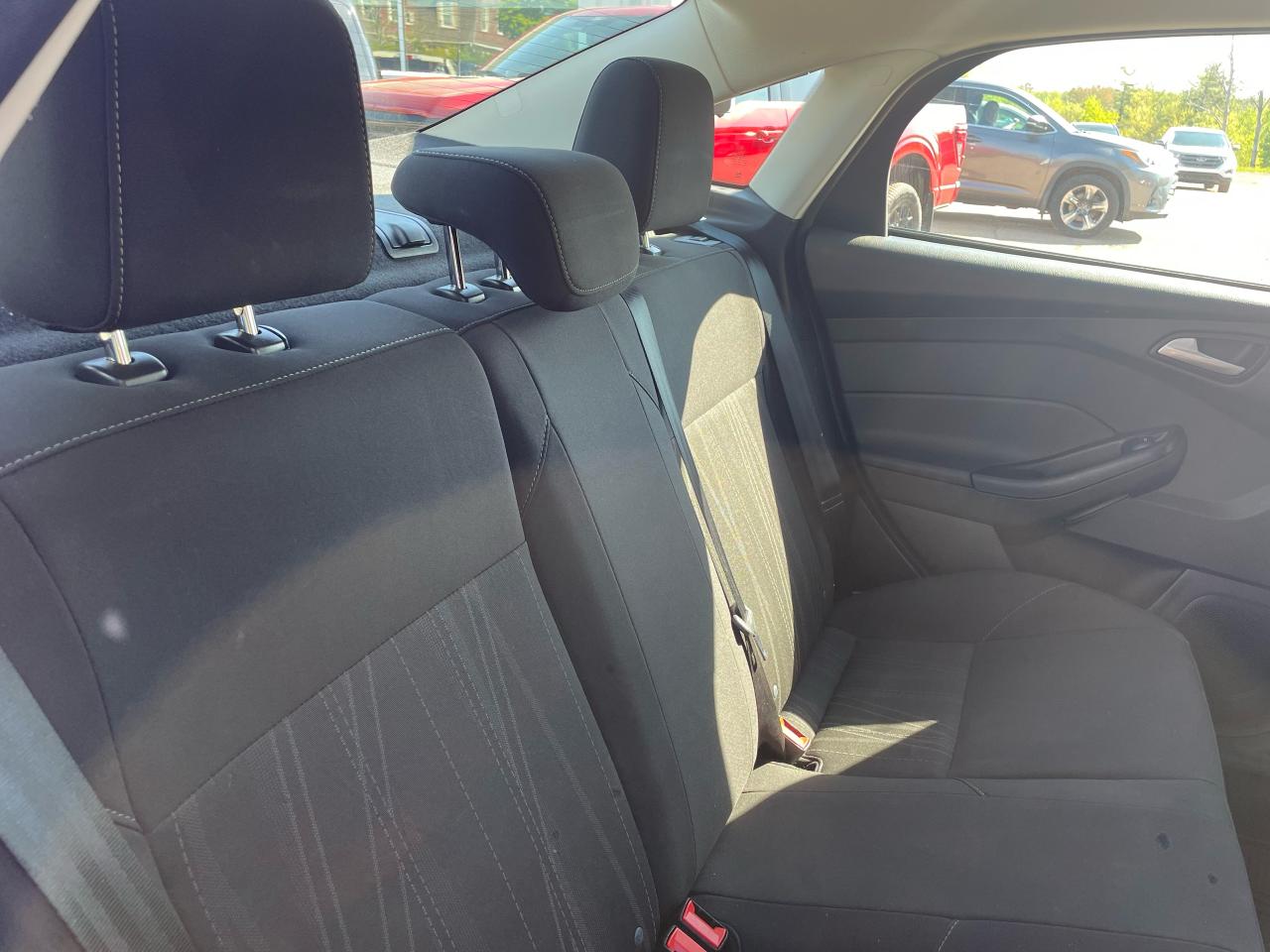 2017 Ford Focus SE Photo5