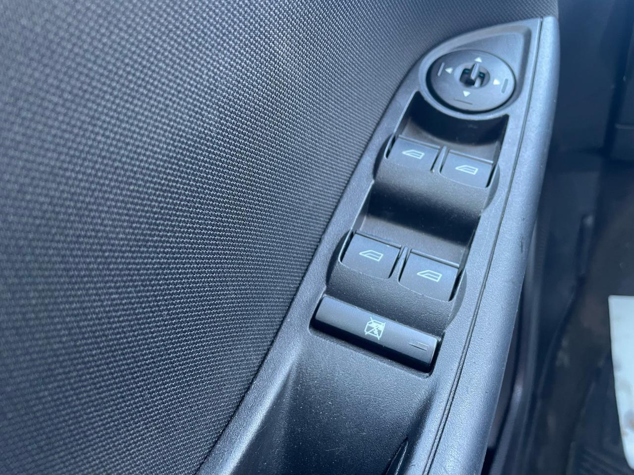 2017 Ford Focus SE Photo5