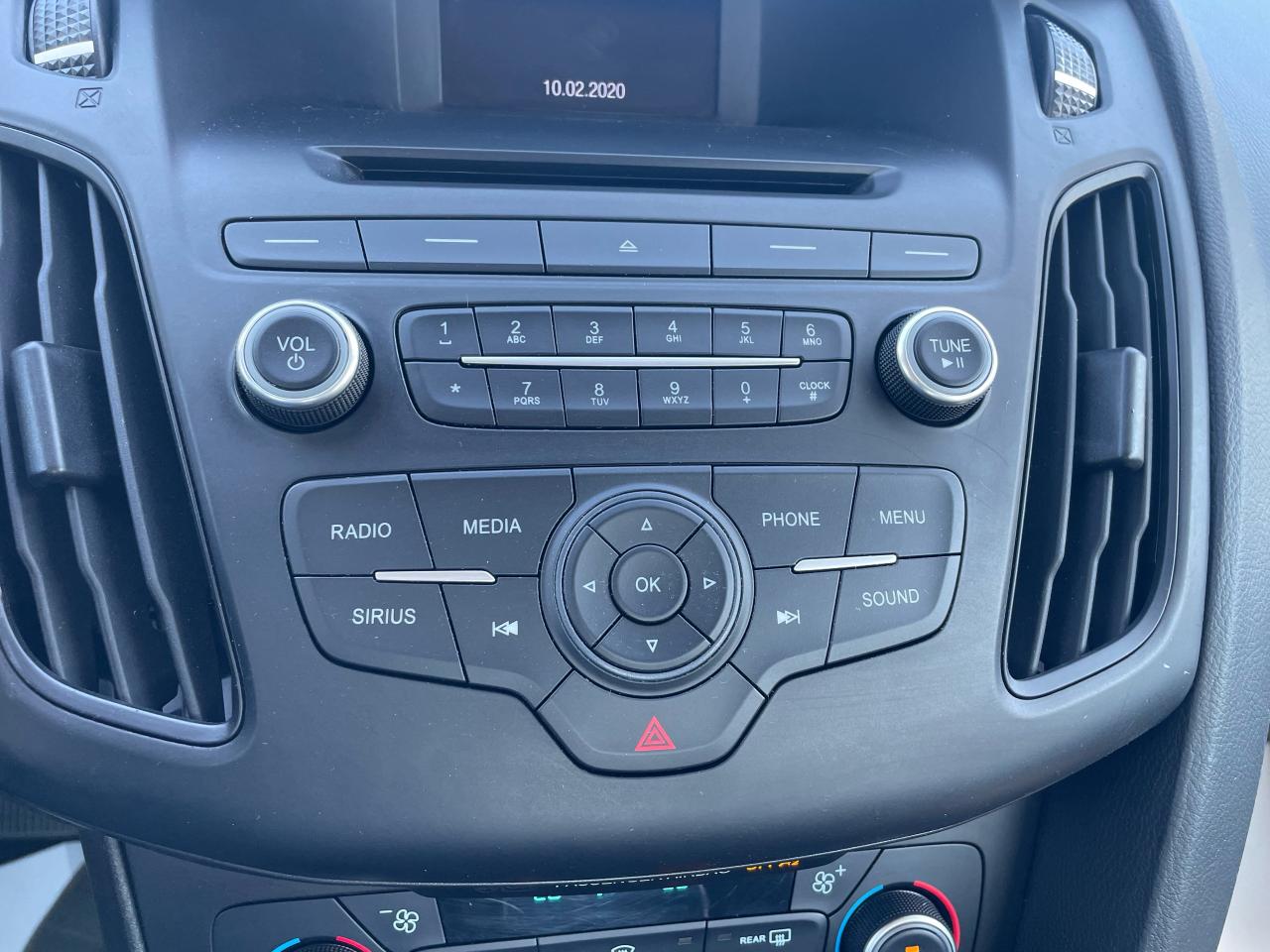 2017 Ford Focus SE Photo5