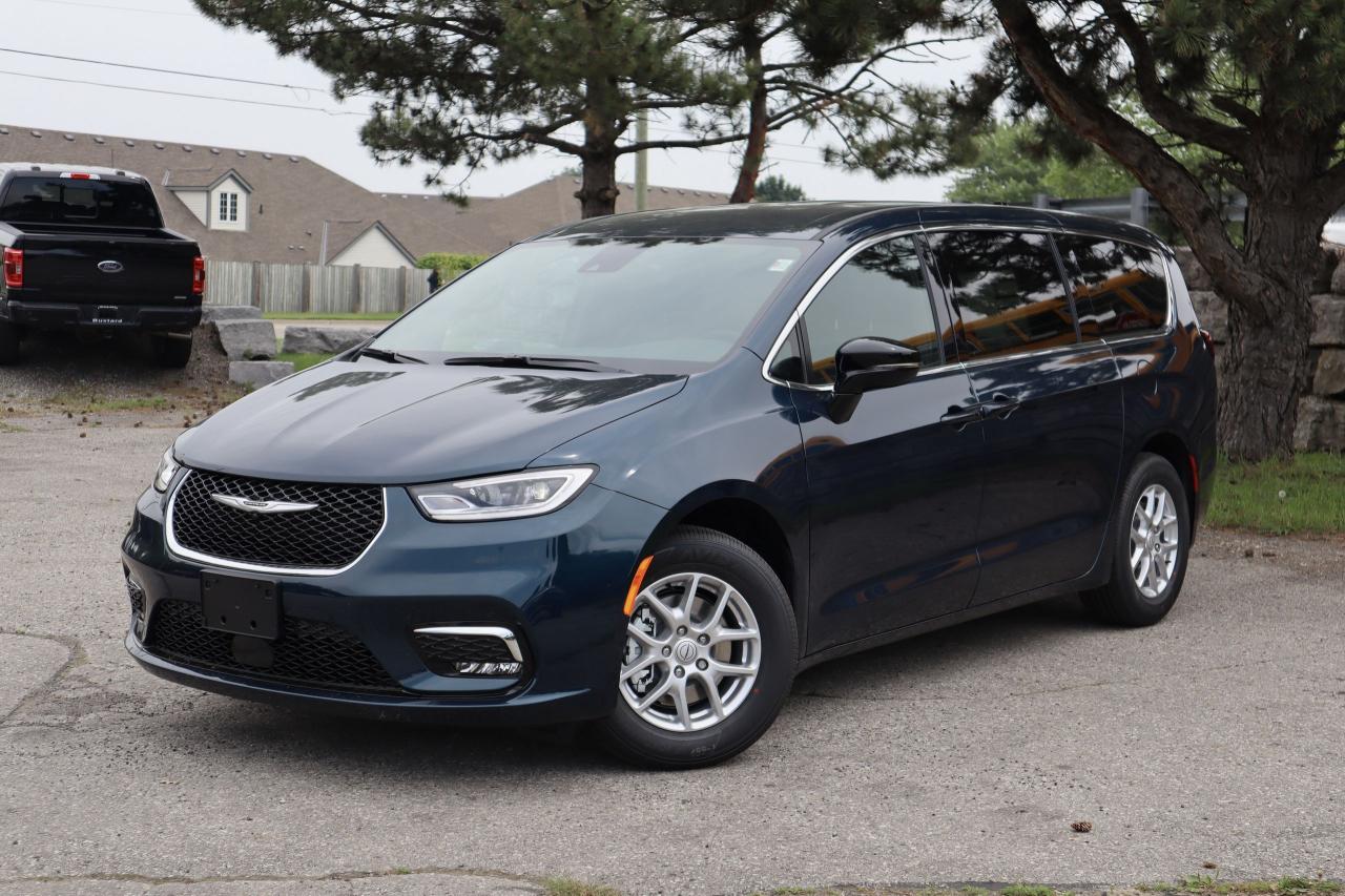 New 2025 Chrysler Pacifica Select FWD for sale in Waterloo, ON