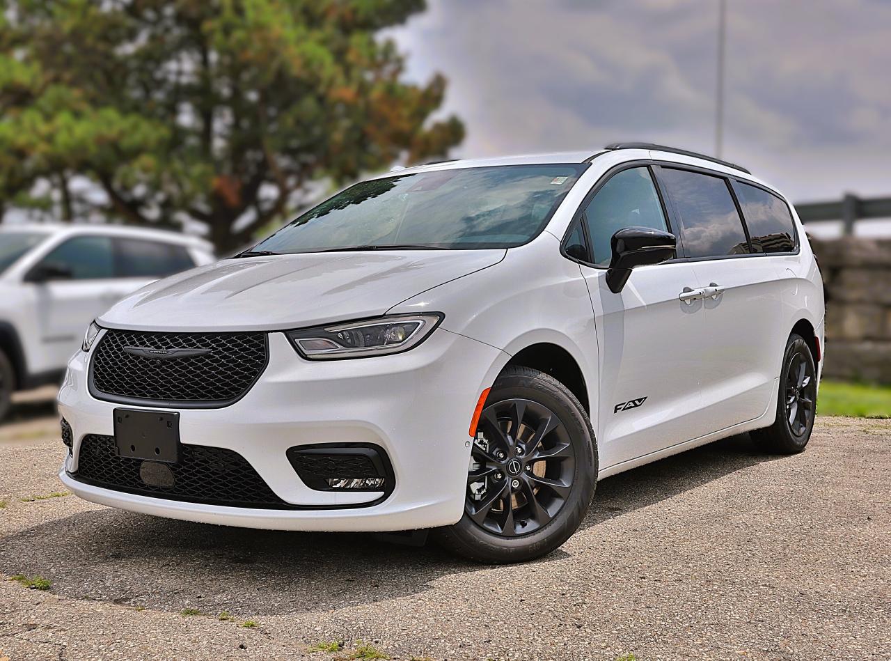 New 2025 Chrysler Pacifica Select FWD for sale in Waterloo, ON