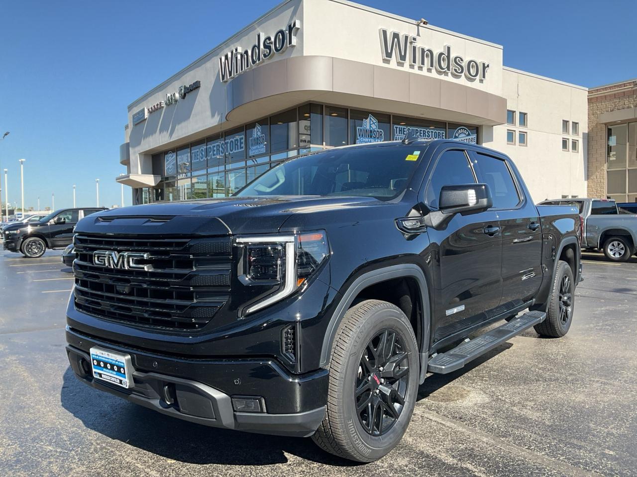 Used 2024 GMC Sierra 1500 ELEVATION / 5.3 V8 / HARD TRI FOLD TONNEAU for sale in Windsor, ON