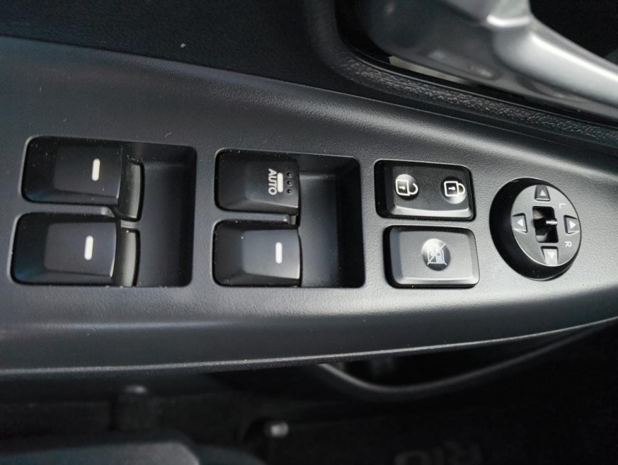 2013 Kia Rio LX 4dr Hatchback (1.6L 4cyl 6M) Photo