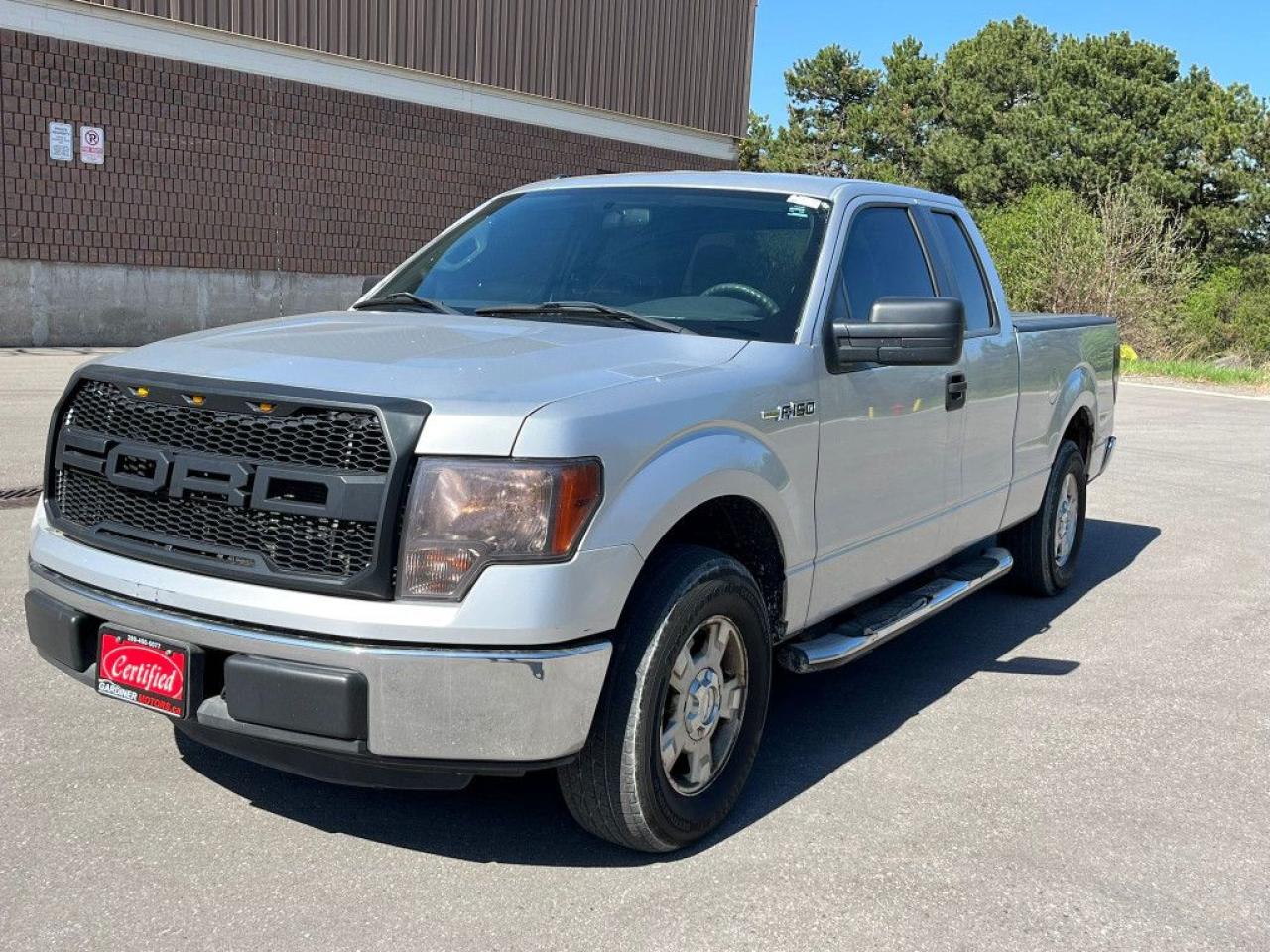Used 2013 Ford F-150 XLT 4x2 Regular Cab Styleside 8 ft. box 145 in. WB Automatic for sale in Mississauga, ON