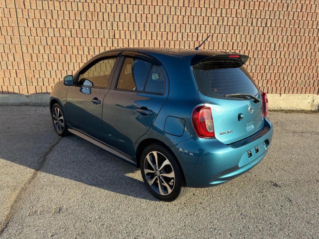 2015 Nissan Micra SR | CLEAN CARFAX | BLUETOOTH | BACK-UP CAM | ALLOY WHEELS | LOW KMS - Photo #4