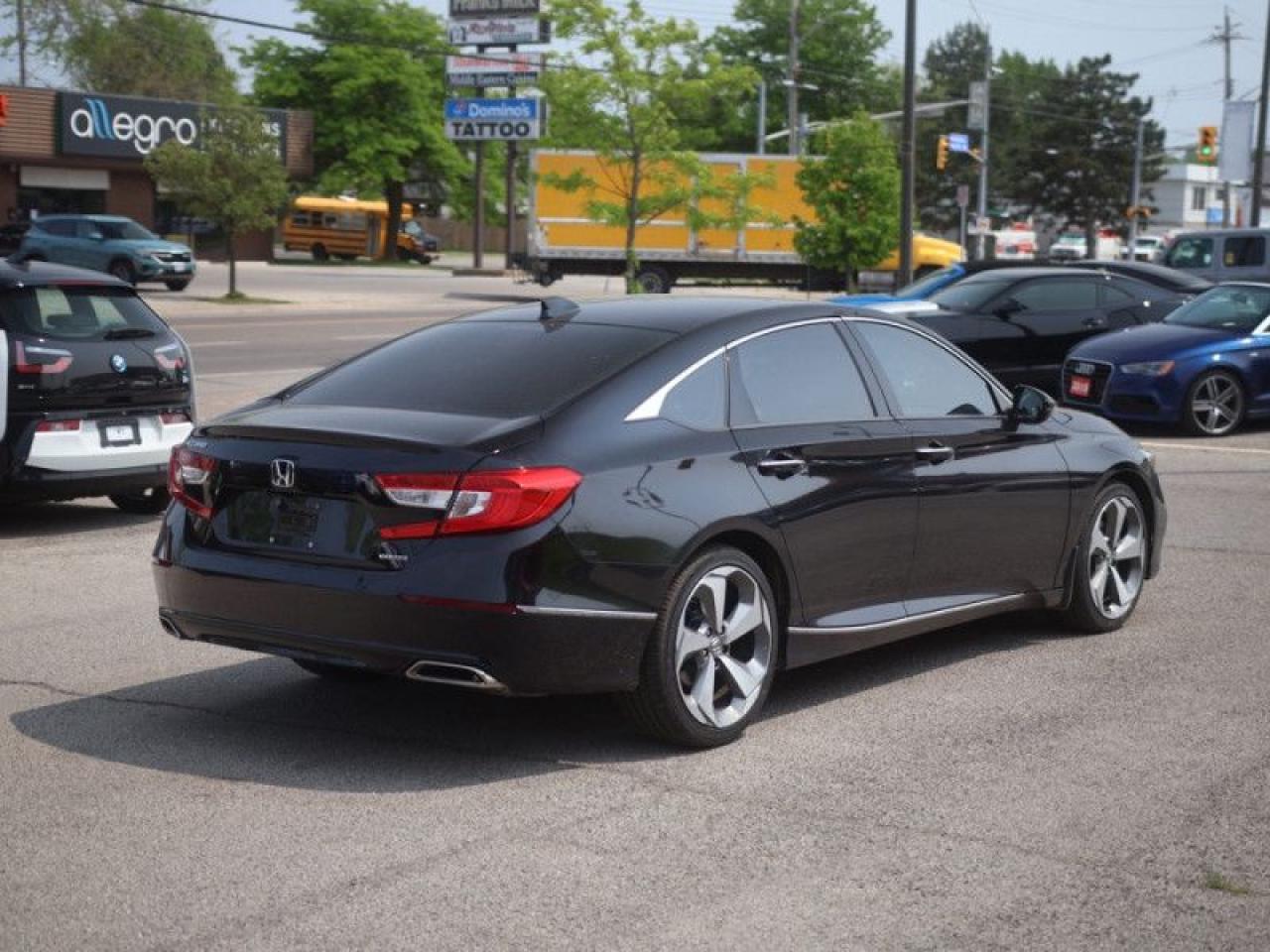 2018 Honda Accord Sedan Touring  **HEADS UP DISPLAY** Photo3