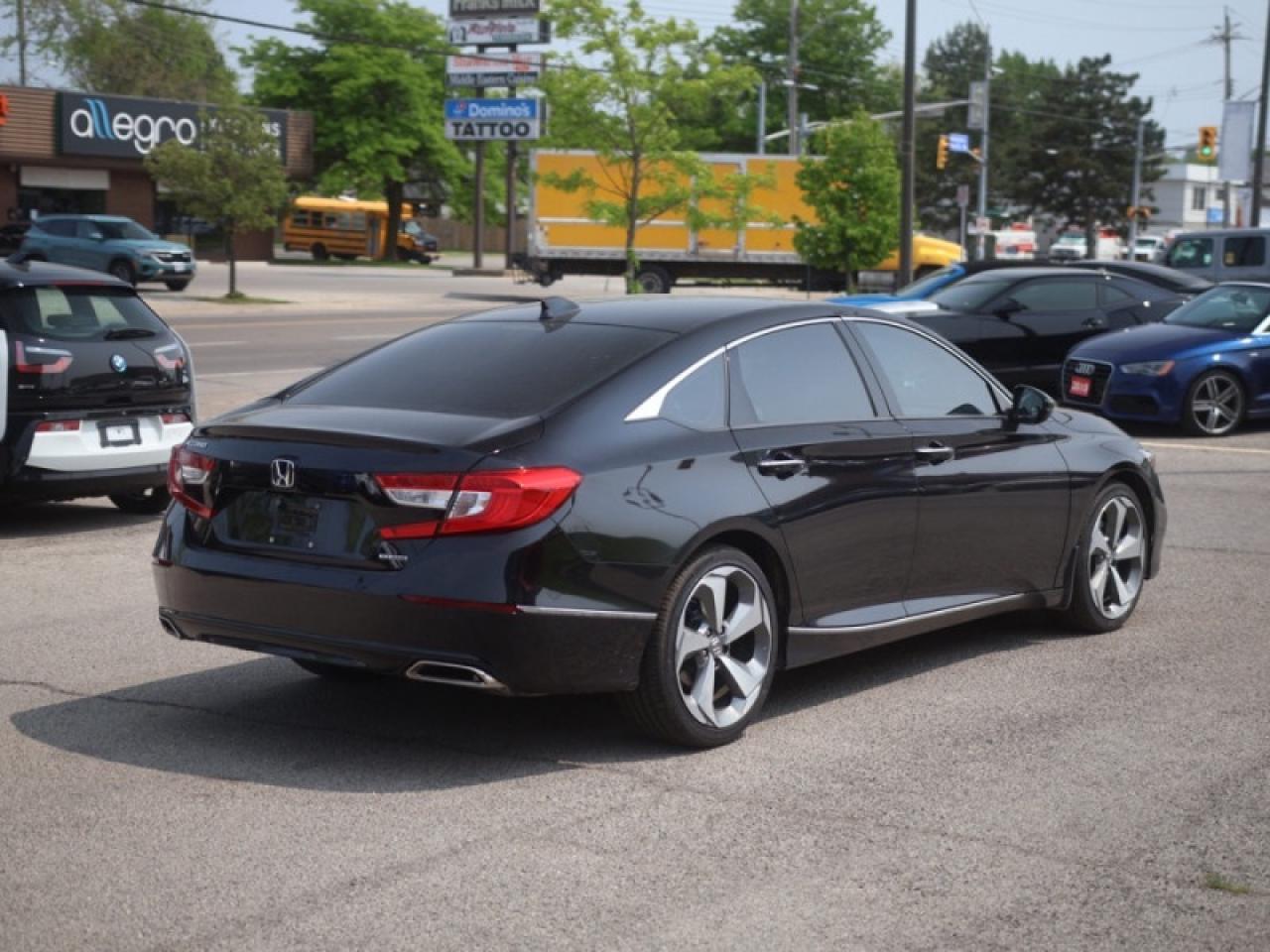 2018 Honda Accord Sedan Touring  **HEADS UP DISPLAY** Photo3
