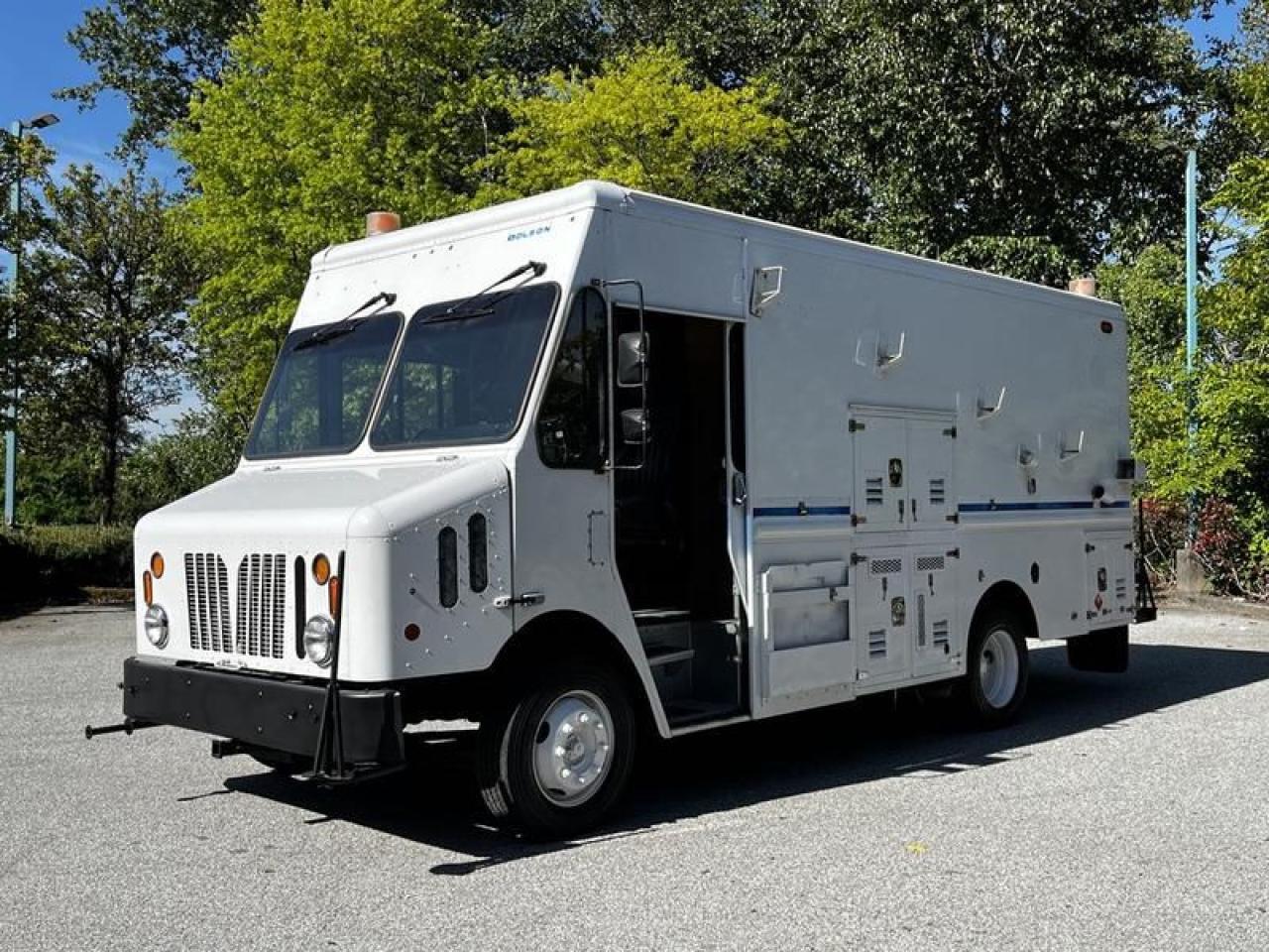 Used 2009 Morgan Olson Workhorse 16-Foot Mobile Service Workshop Step Van for sale in Burnaby, BC