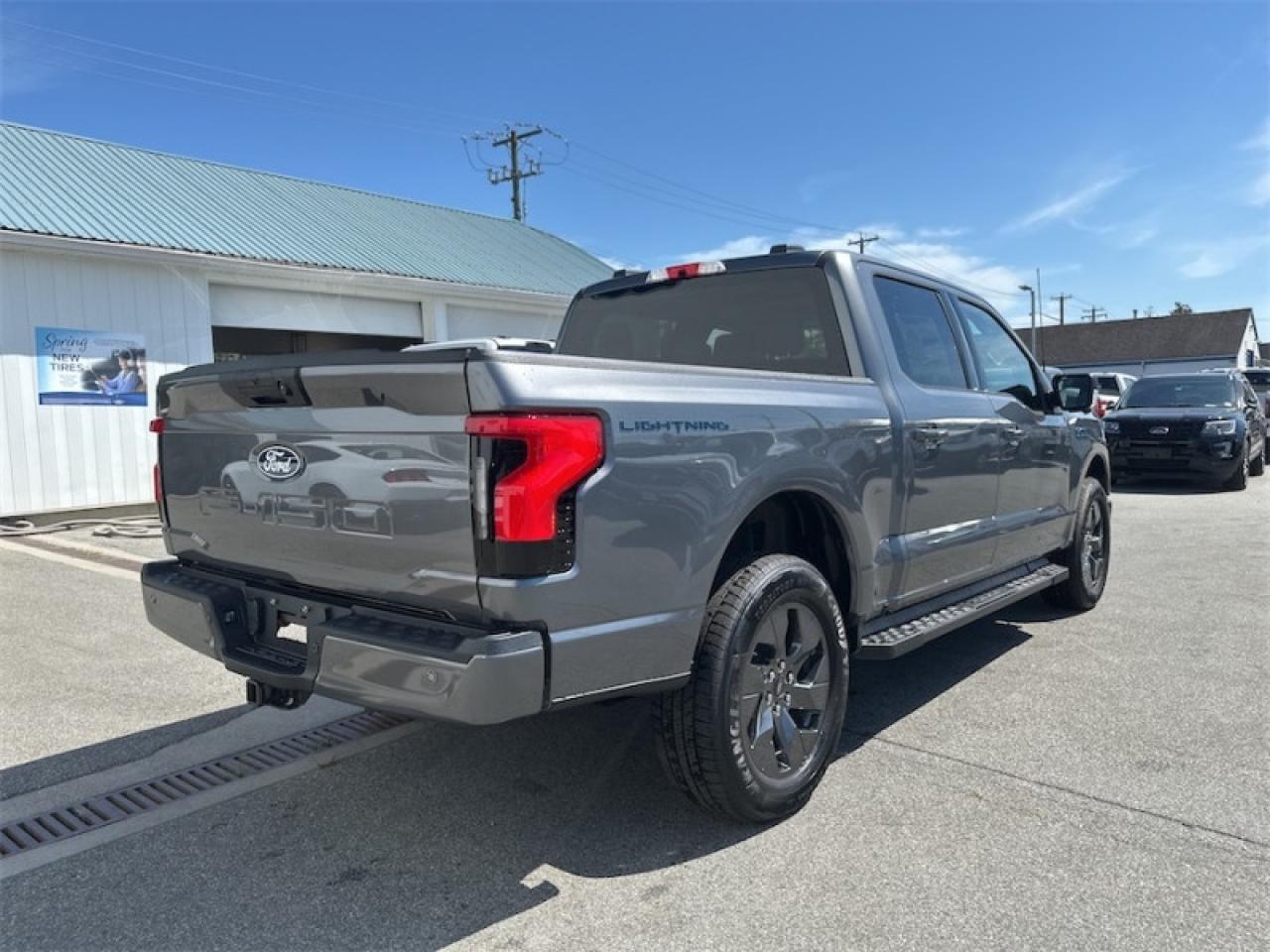 2025 Ford F-150 Lightning Flash  - Tailgate Step Photo4