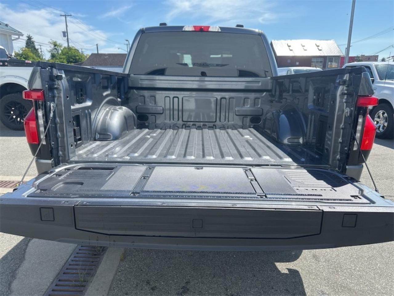 2025 Ford F-150 Lightning Flash  - Tailgate Step Photo5
