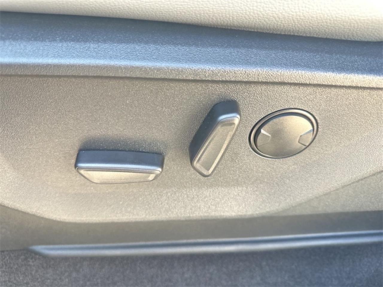 2025 Ford F-150 Lightning Flash  - Tailgate Step Photo5