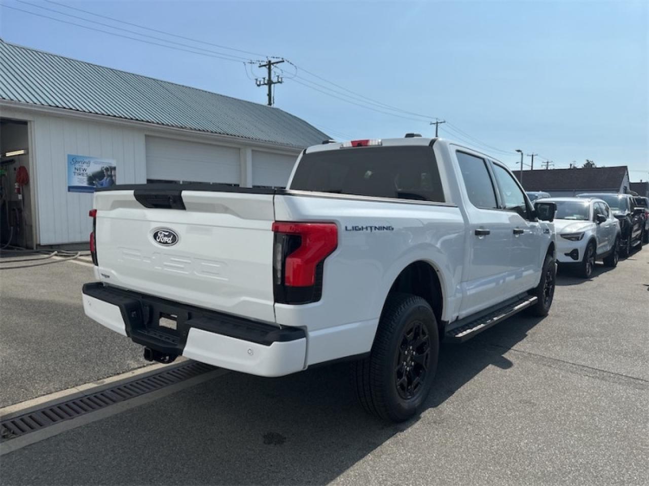 2025 Ford F-150 Lightning XLT Photo4
