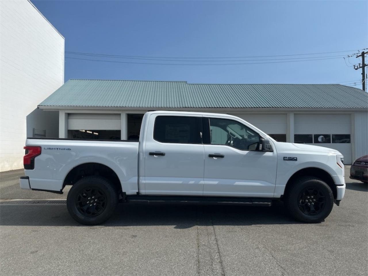2025 Ford F-150 Lightning XLT Photo5
