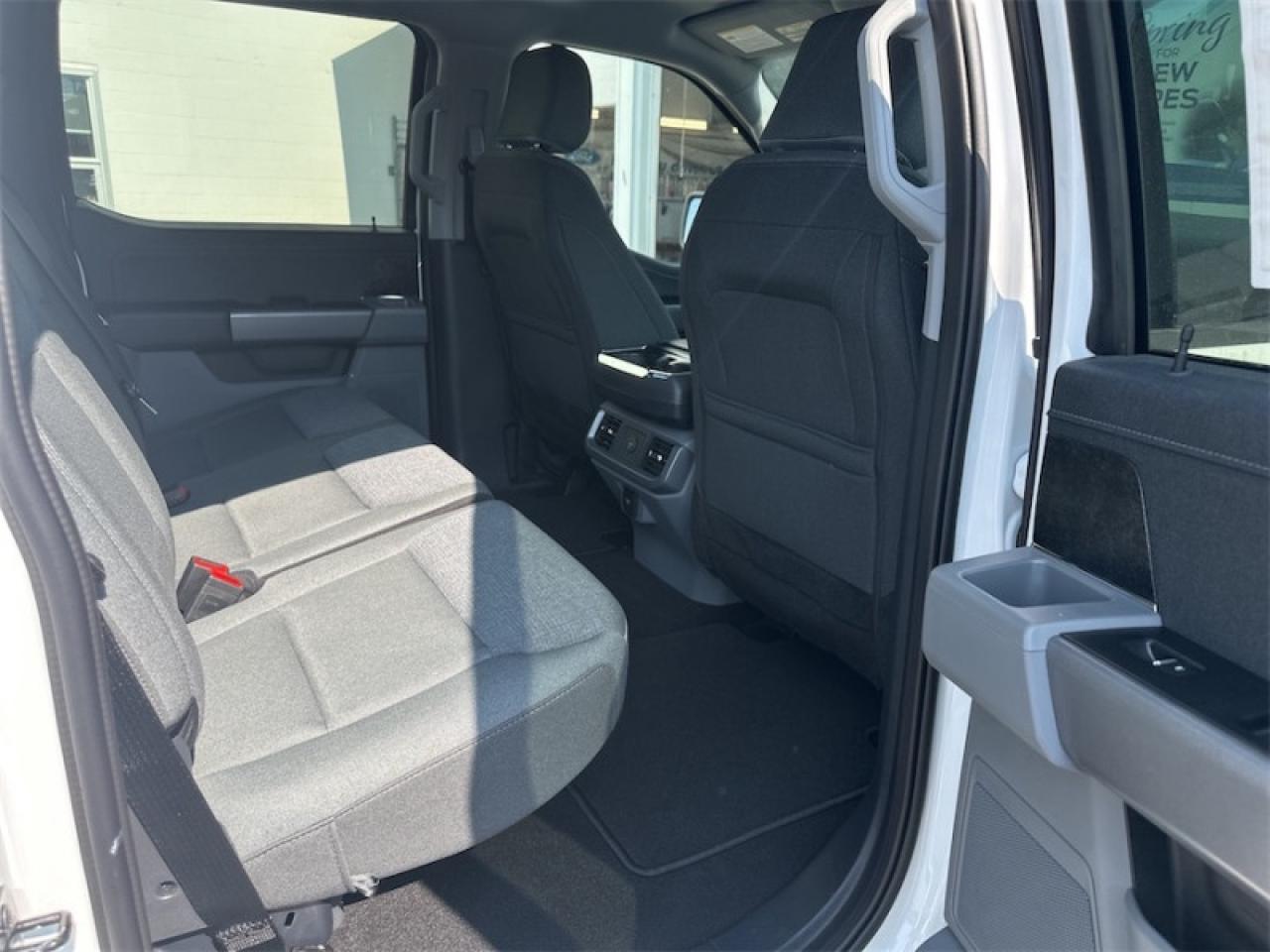 2025 Ford F-150 Lightning XLT Photo5
