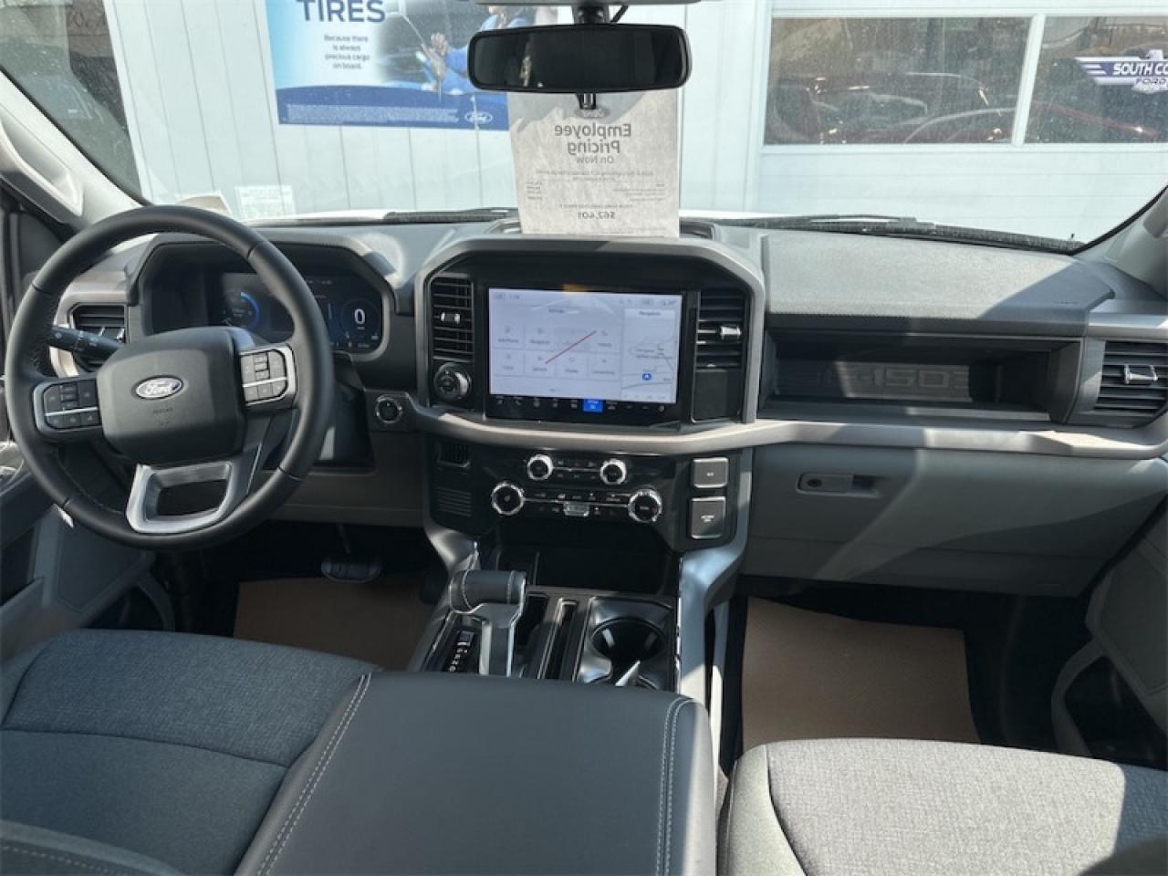 2025 Ford F-150 Lightning XLT Photo5